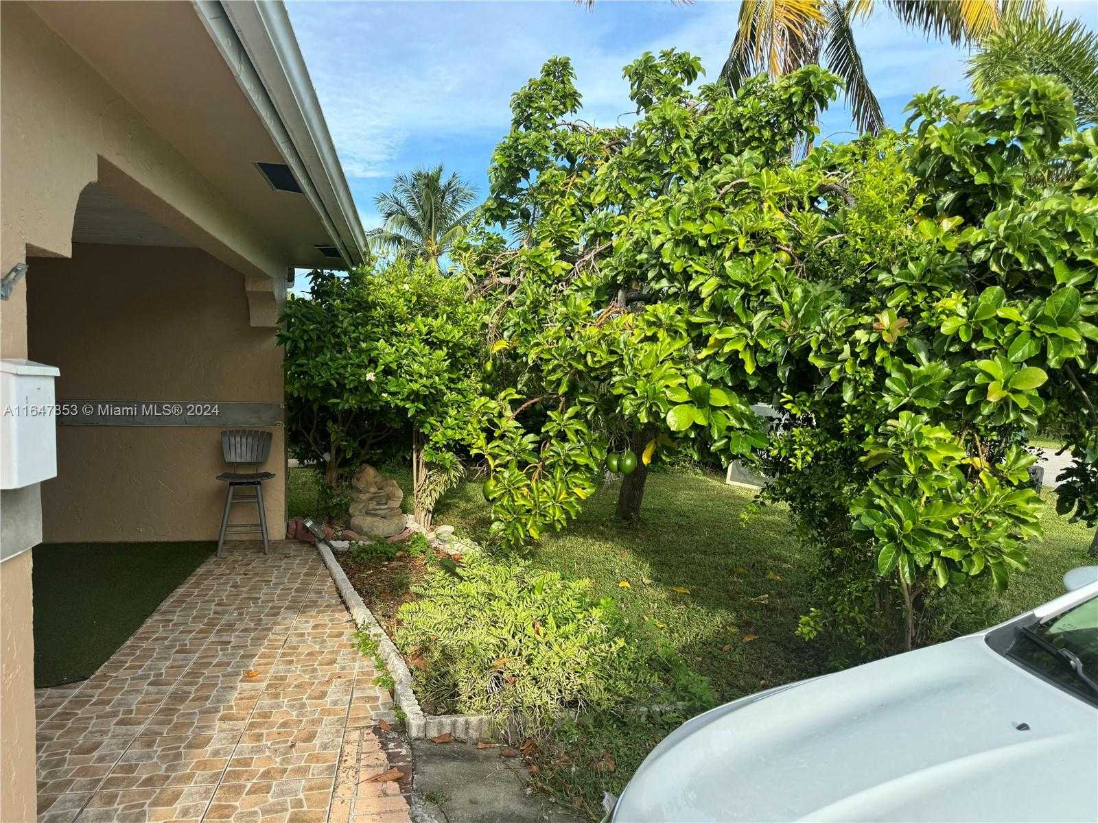 Small Image of 41 NORTH EAST 45TH CT, Oakland Park Number 2