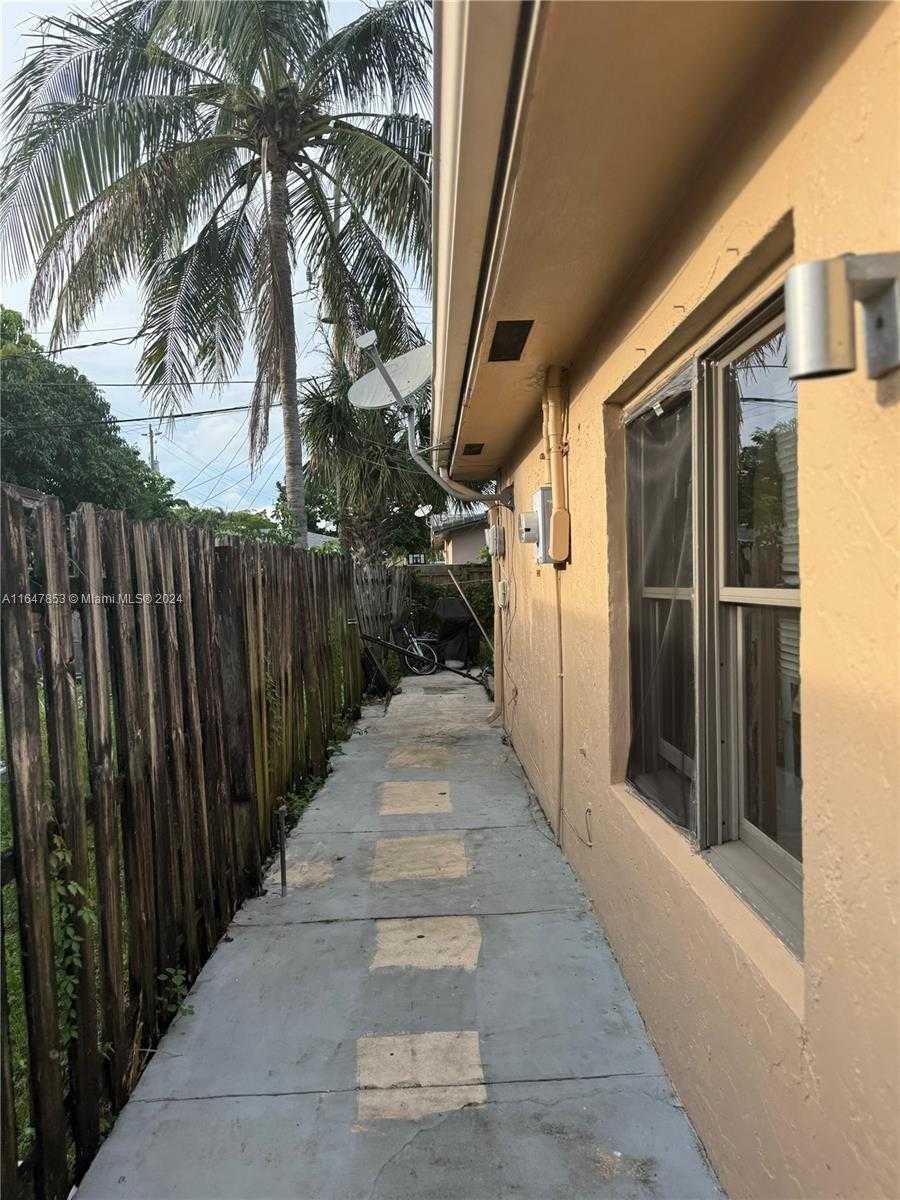 Small Image of 41 NORTH EAST 45TH CT, Oakland Park Number 9
