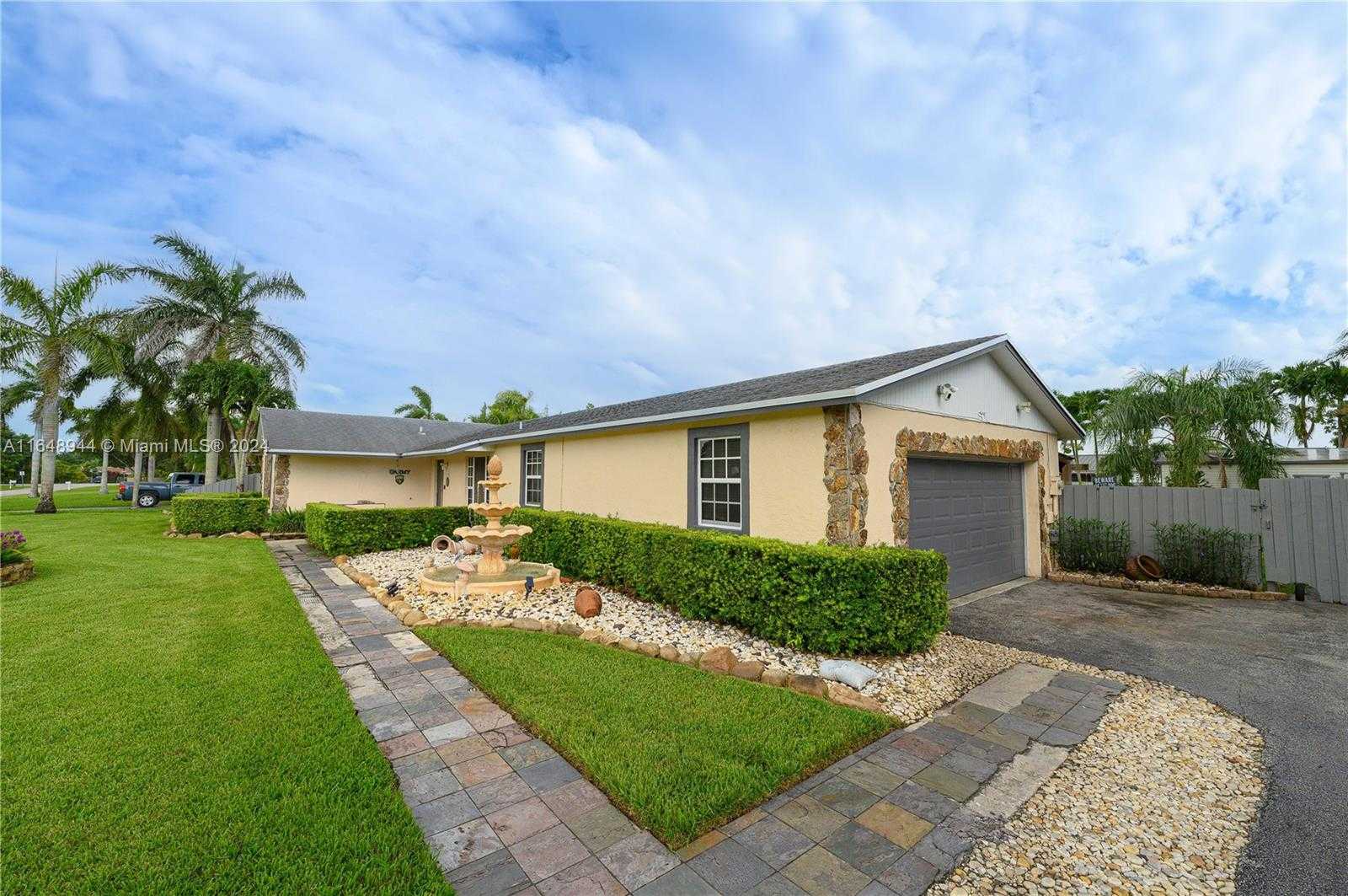 Small Image of 1442 NORTH WEST 20TH ST, Homestead Number 6