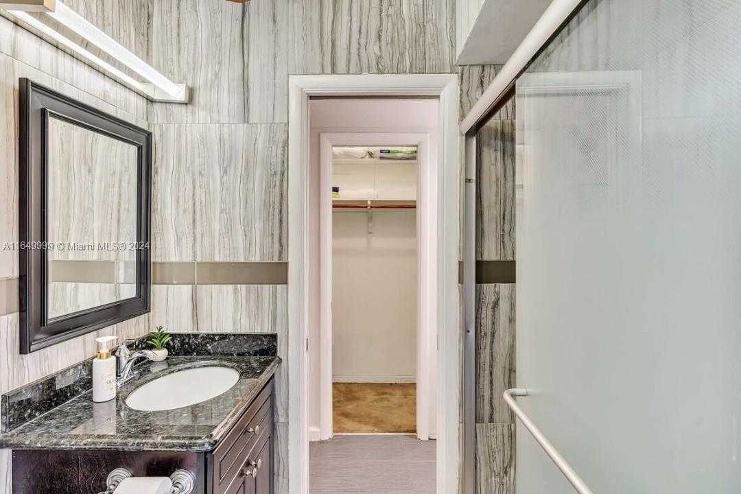 Small Image of 2210 NORTH 54TH AVE, Hollywood Number 10