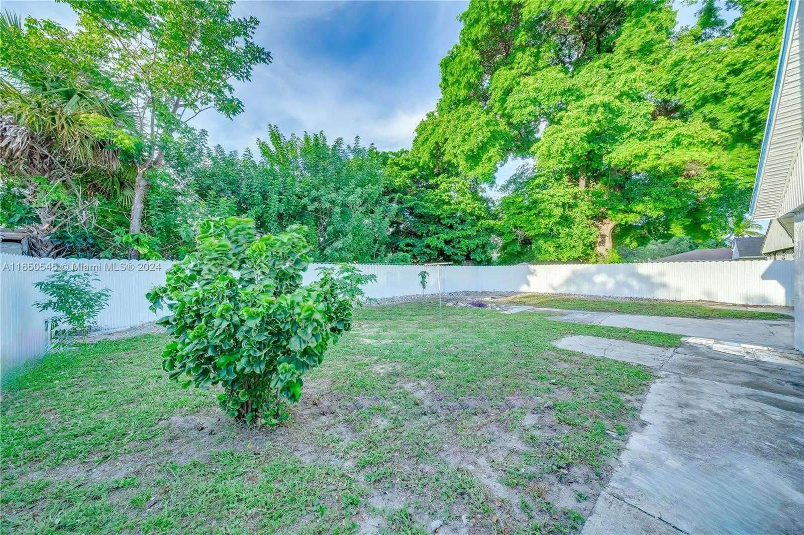 Small Image of 725 NORTH WEST 15TH CT, Pompano Beach Number 10