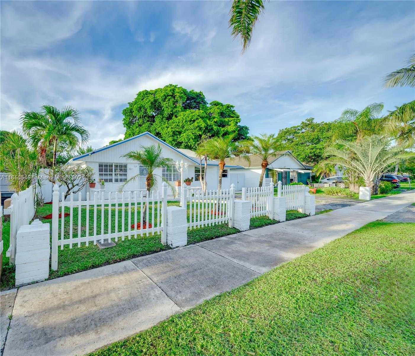 Small Image of 725 NORTH WEST 15TH CT, Pompano Beach Number 3
