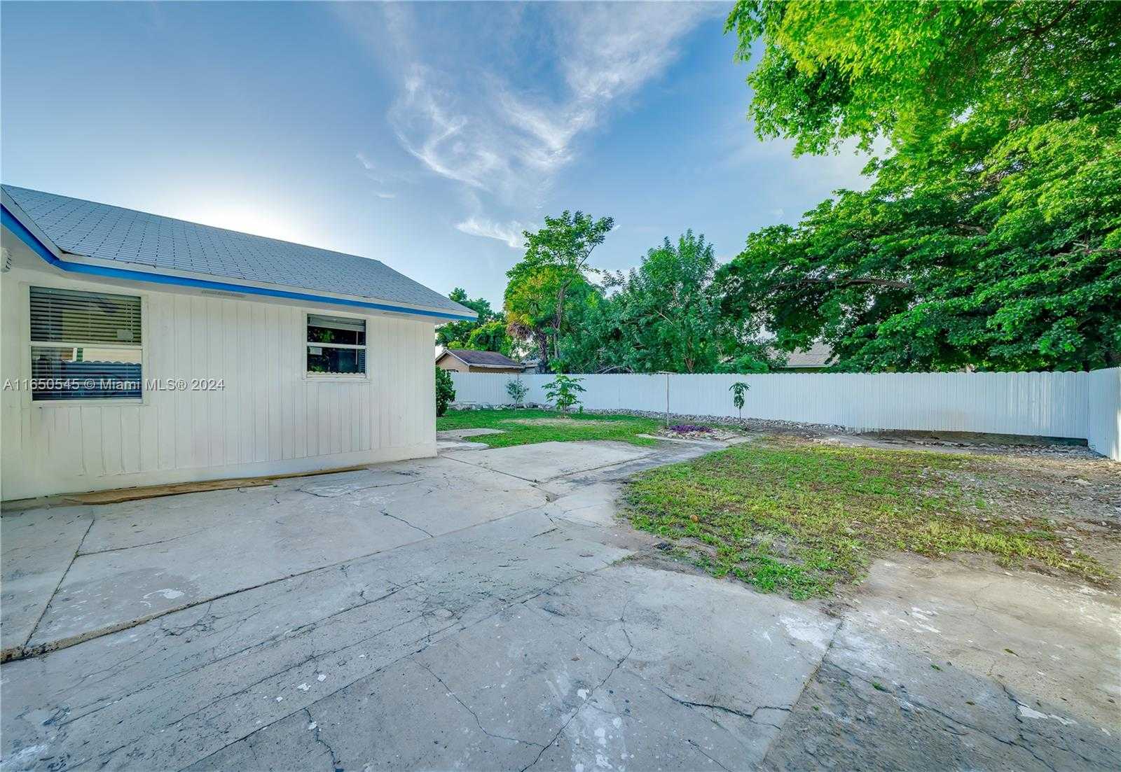 Small Image of 725 NORTH WEST 15TH CT, Pompano Beach Number 6
