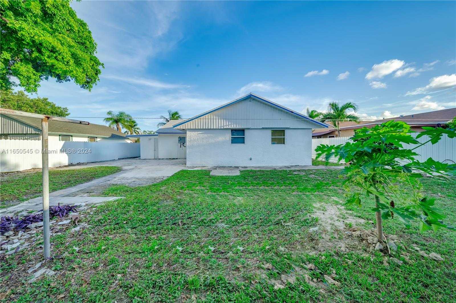 Small Image of 725 NORTH WEST 15TH CT, Pompano Beach Number 8