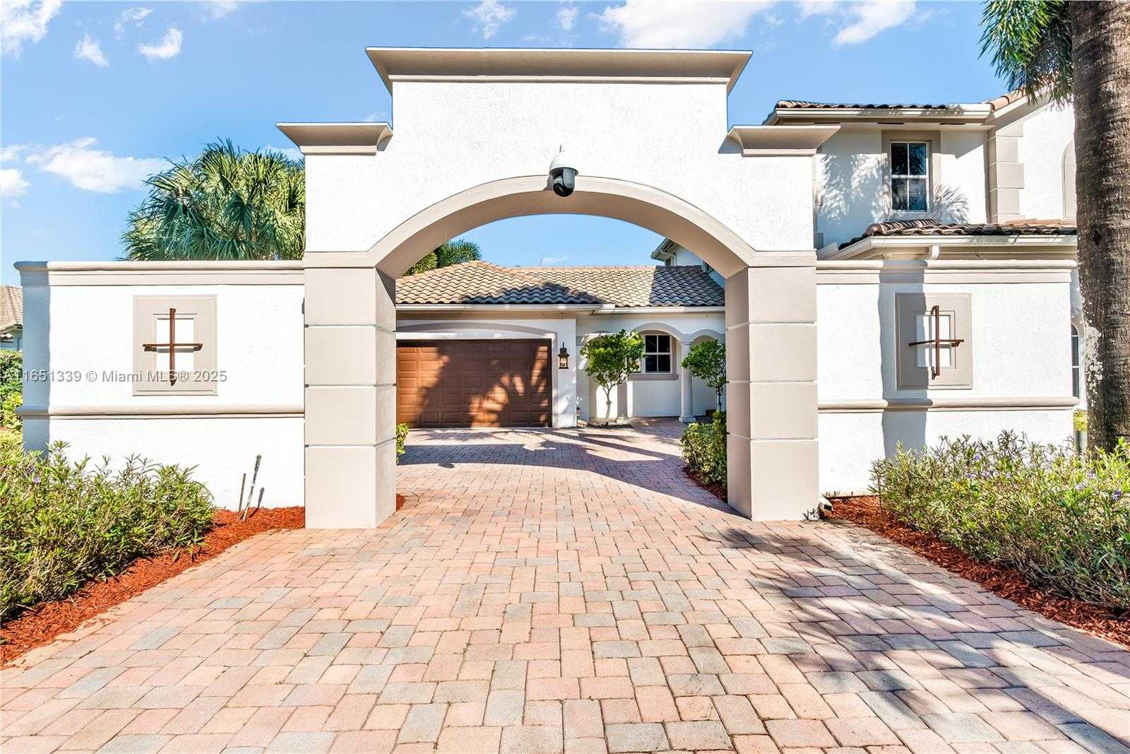 Small Image of 14403 SOUTH JOCKEY CIR S, Davie Number 17