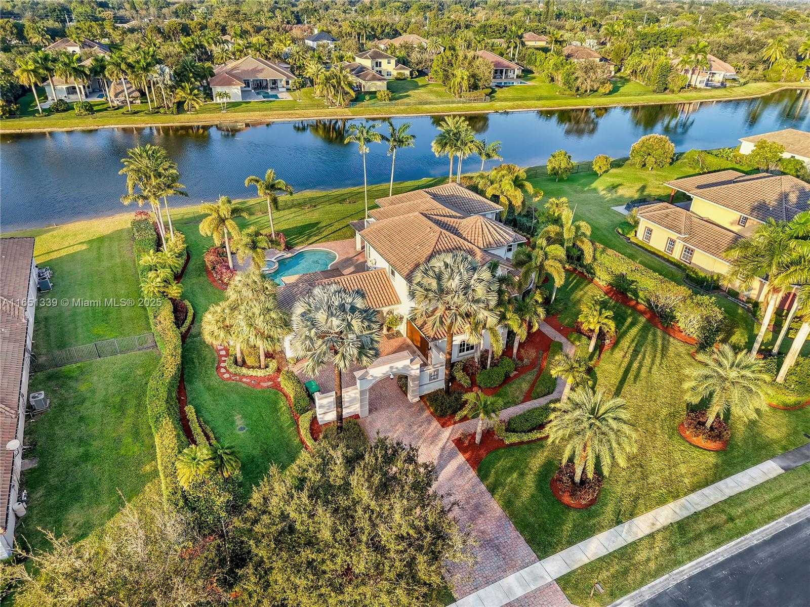 Small Image of 14403 SOUTH JOCKEY CIR S, Davie Number 18