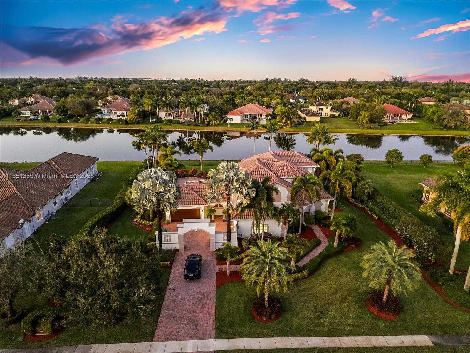 Small Image of 14403 SOUTH JOCKEY CIR S, Davie Number 2