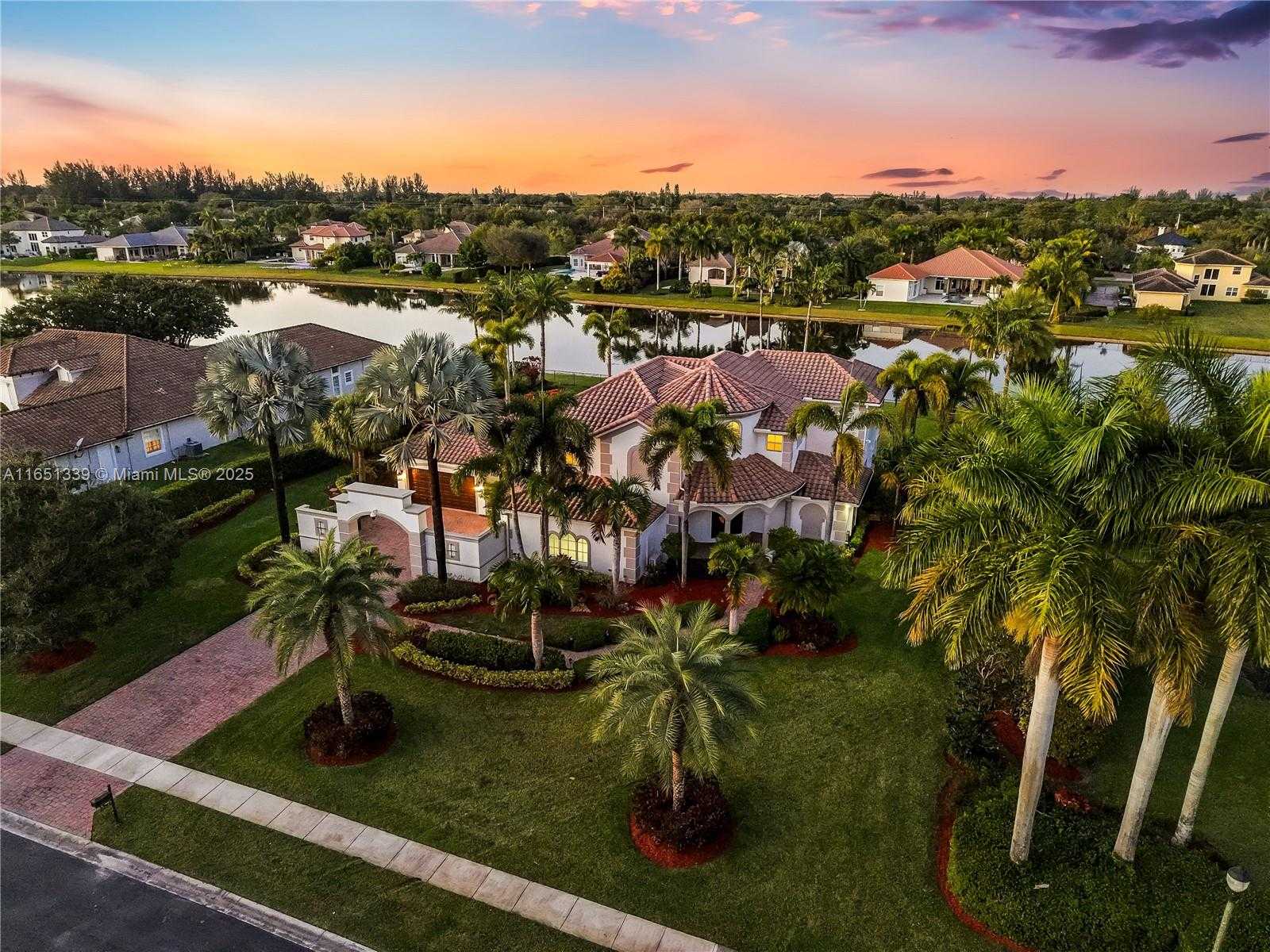 Small Image of 14403 SOUTH JOCKEY CIR S, Davie Number 27