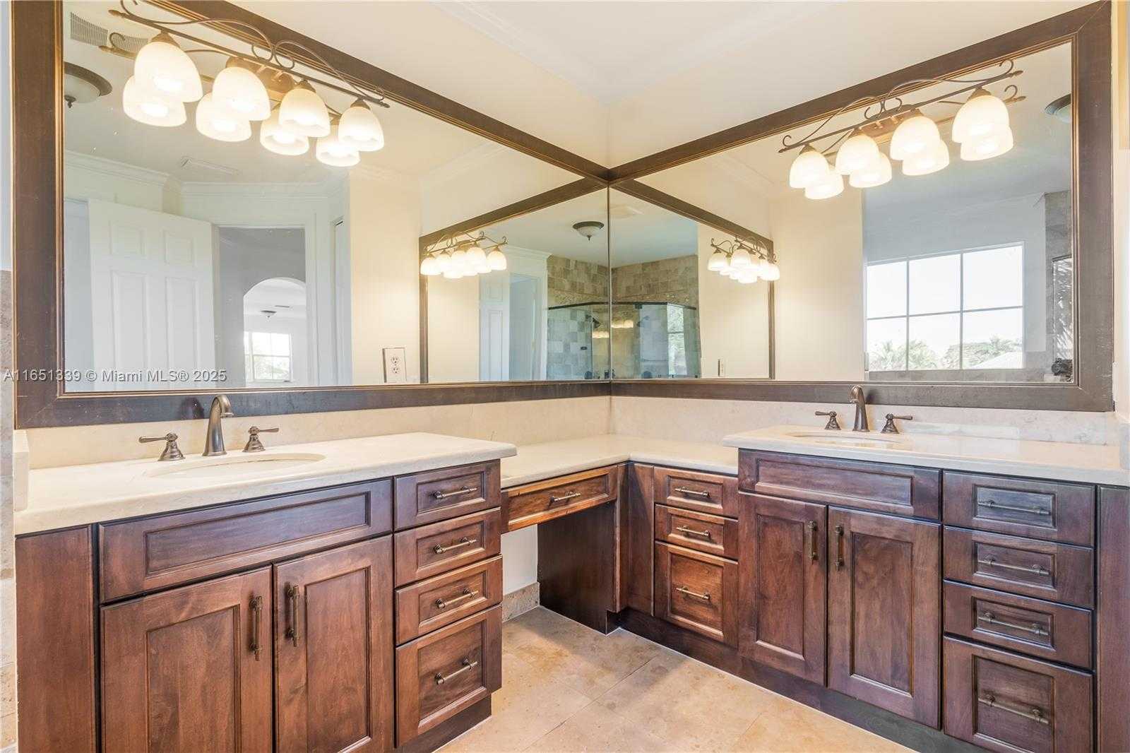 Small Image of 14403 SOUTH JOCKEY CIR S, Davie Number 36