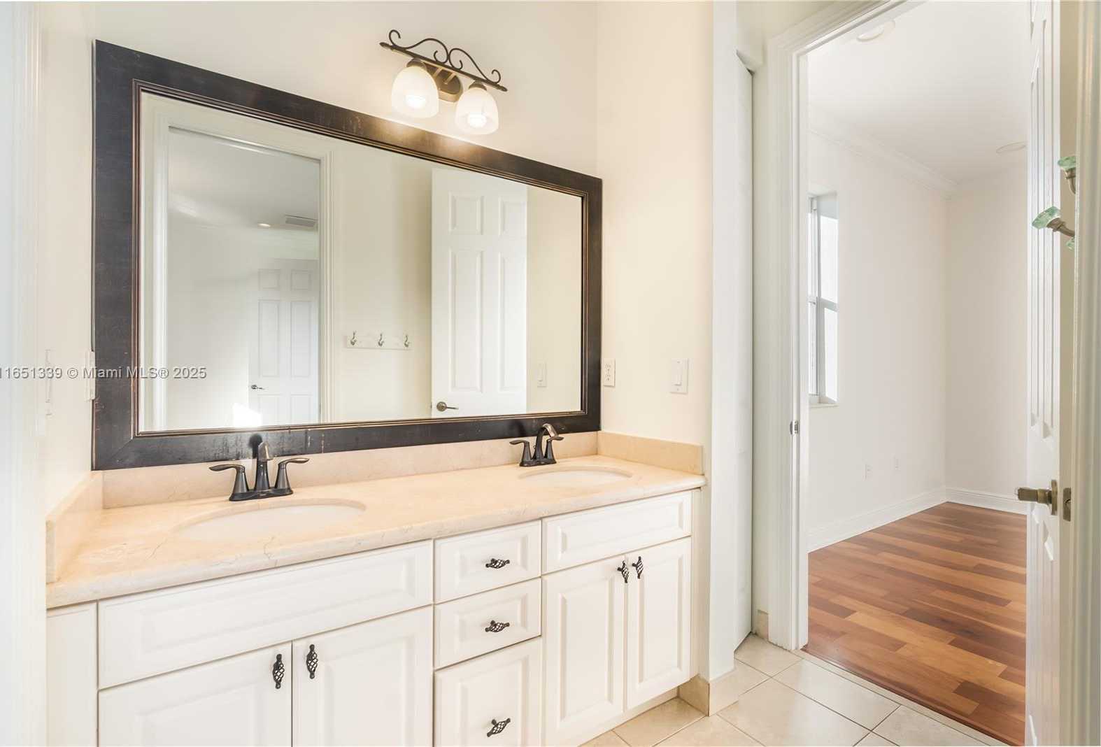 Small Image of 14403 SOUTH JOCKEY CIR S, Davie Number 39