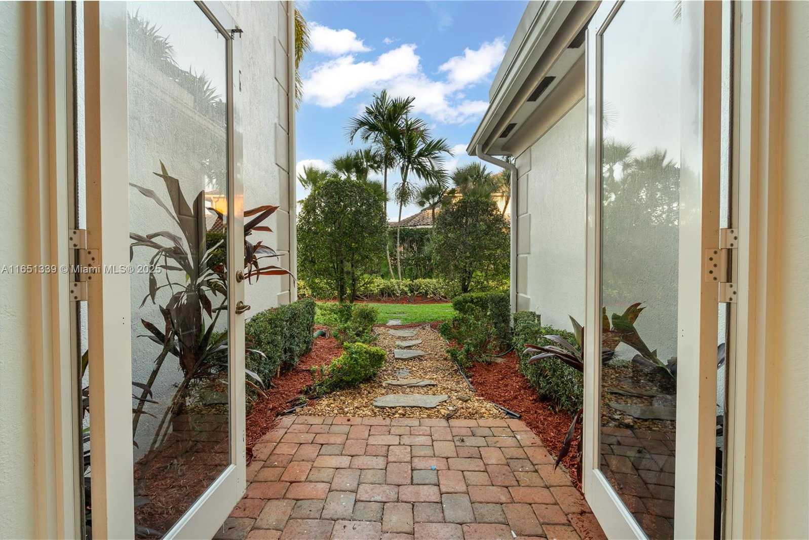 Small Image of 14403 SOUTH JOCKEY CIR S, Davie Number 60