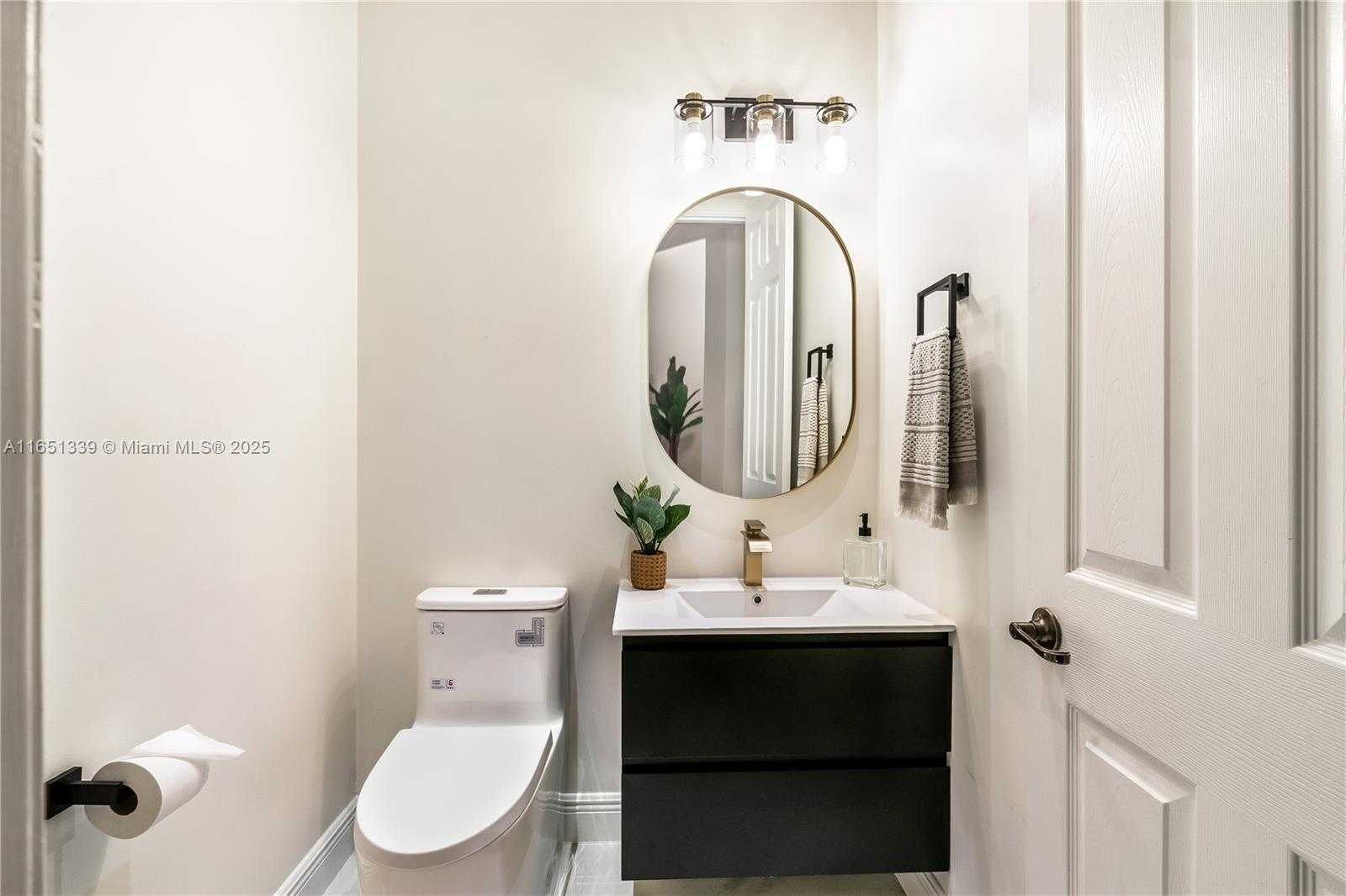 Small Image of 14403 SOUTH JOCKEY CIR S, Davie Number 74