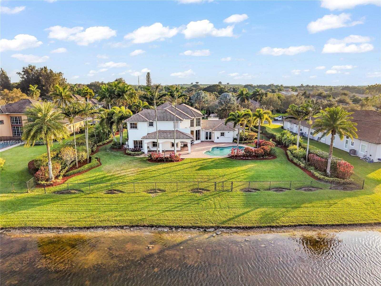 Small Image of 14403 SOUTH JOCKEY CIR S, Davie Number 9