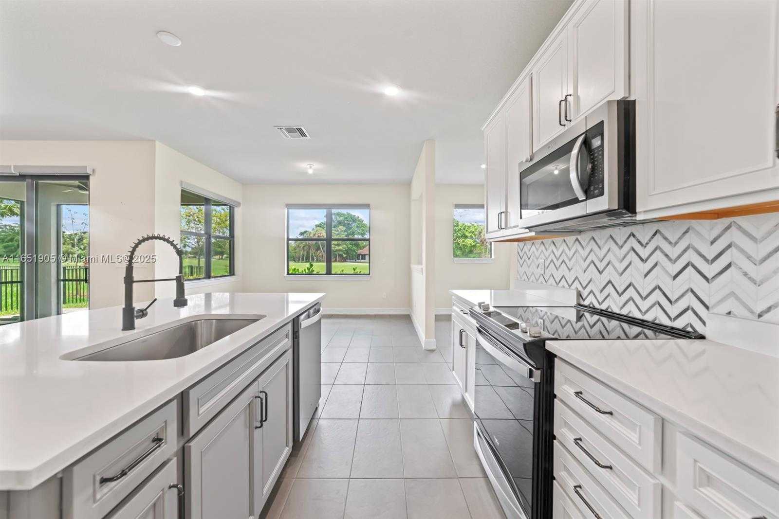 Small Image of 8123 NORTH WEST 78TH ST, Tamarac Number 21
