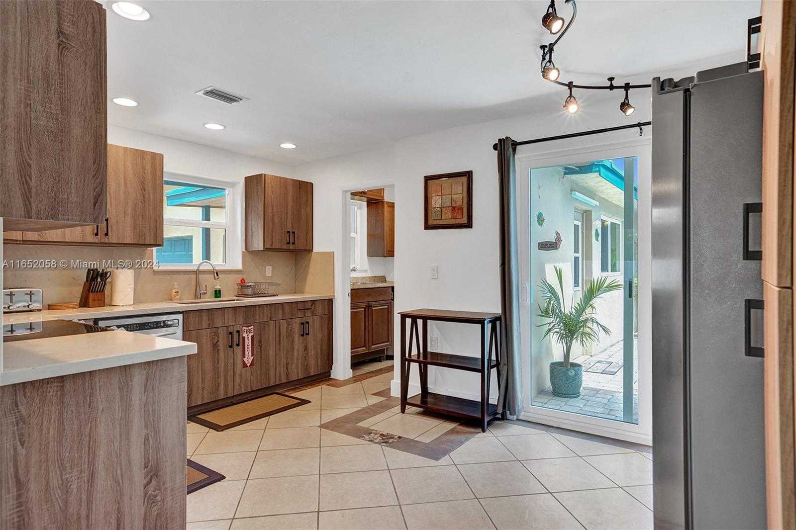 Small Image of 2320 SOUTH WEST 36TH AVE, Fort Lauderdale Number 10
