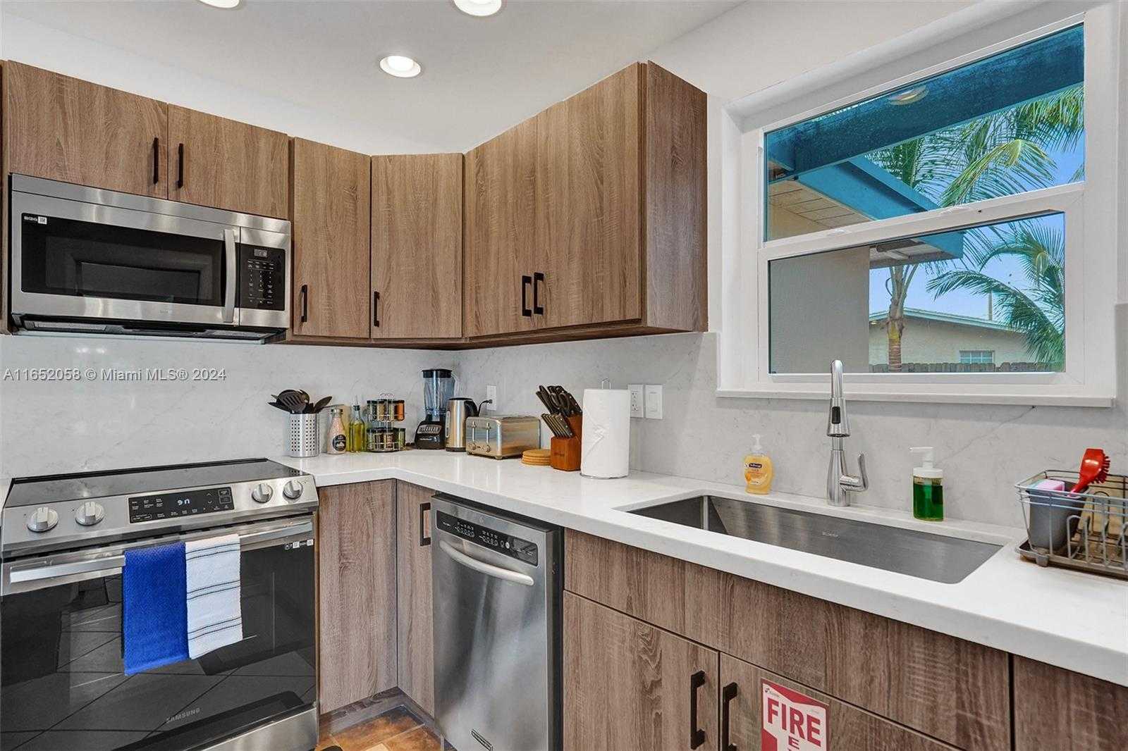 Small Image of 2320 SOUTH WEST 36TH AVE, Fort Lauderdale Number 11