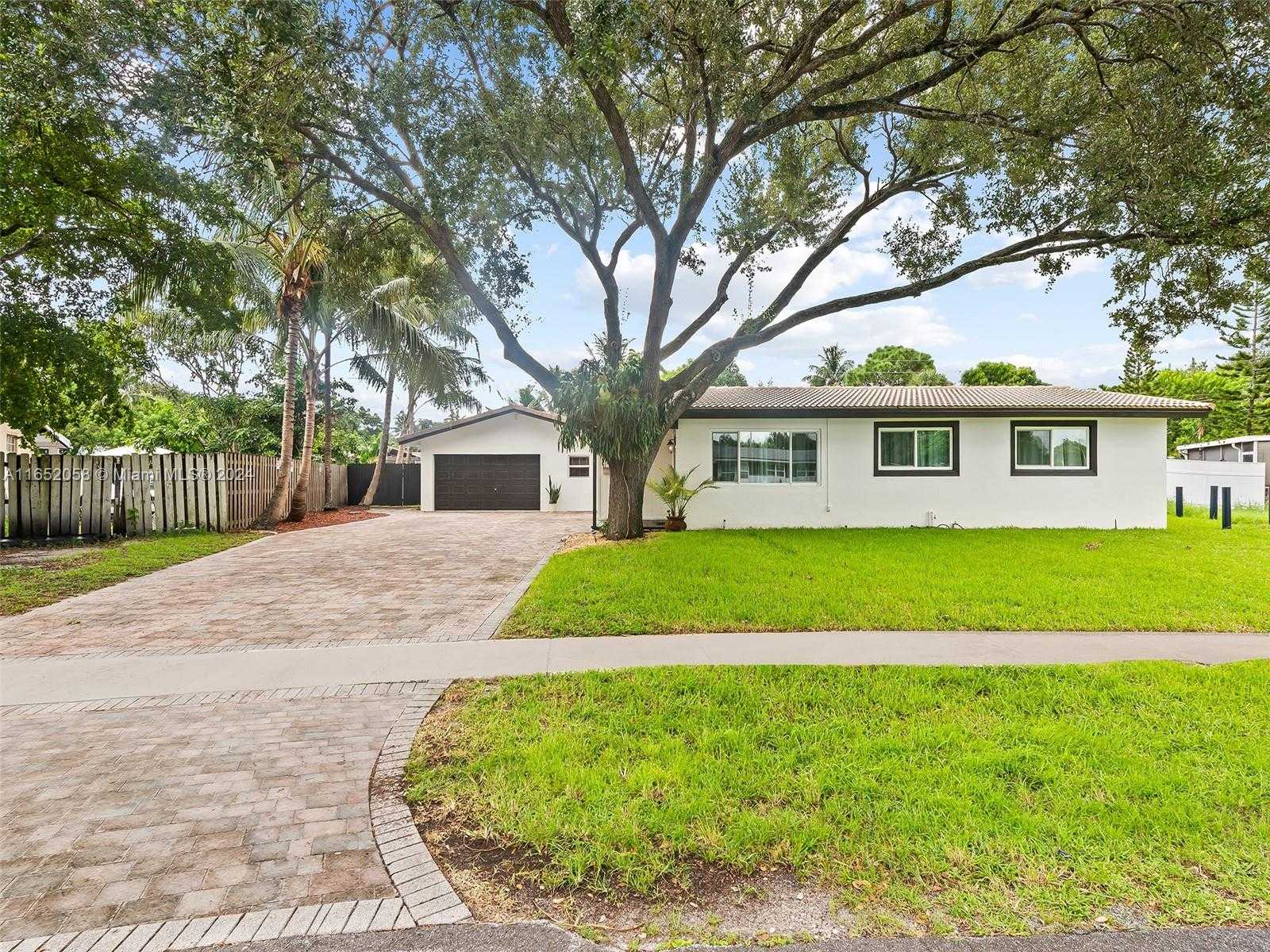 Small Image of 2320 SOUTH WEST 36TH AVE, Fort Lauderdale Number 2