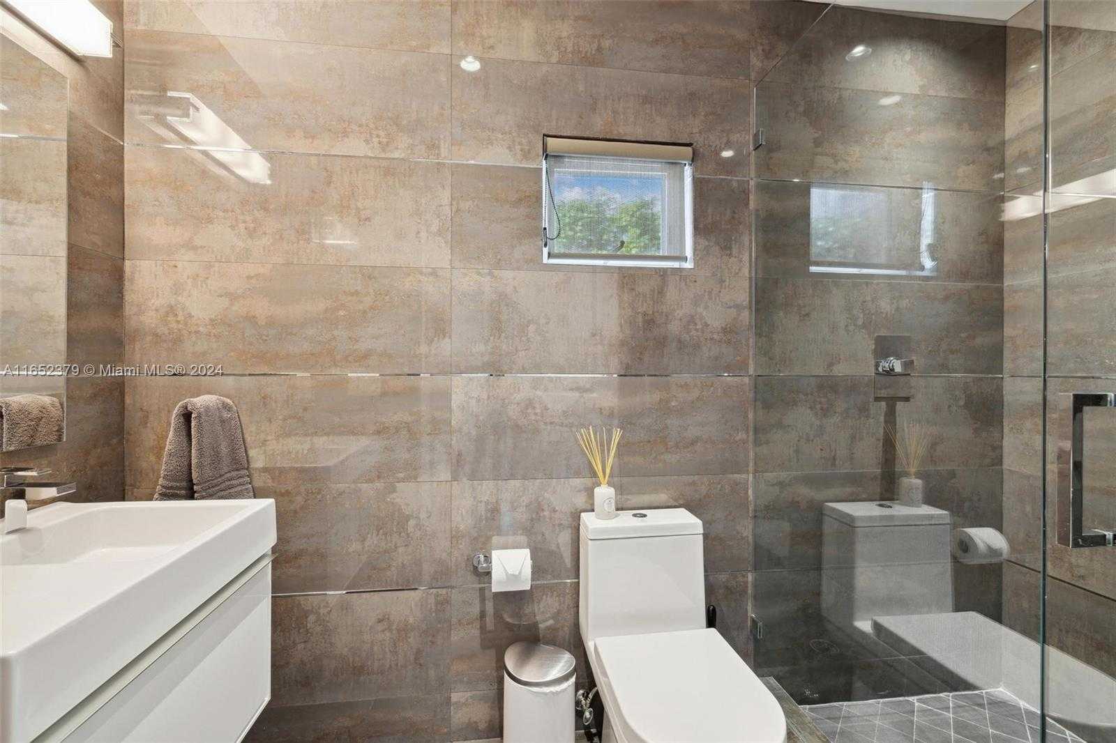 Small Image of 670 ALLENDALE RD, Key Biscayne Number 36