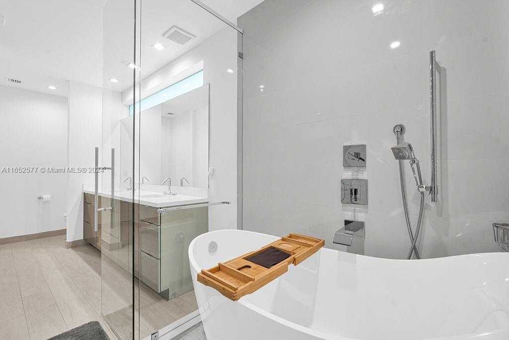 Small Image of 348 DESOTO ST, Hollywood Number 36