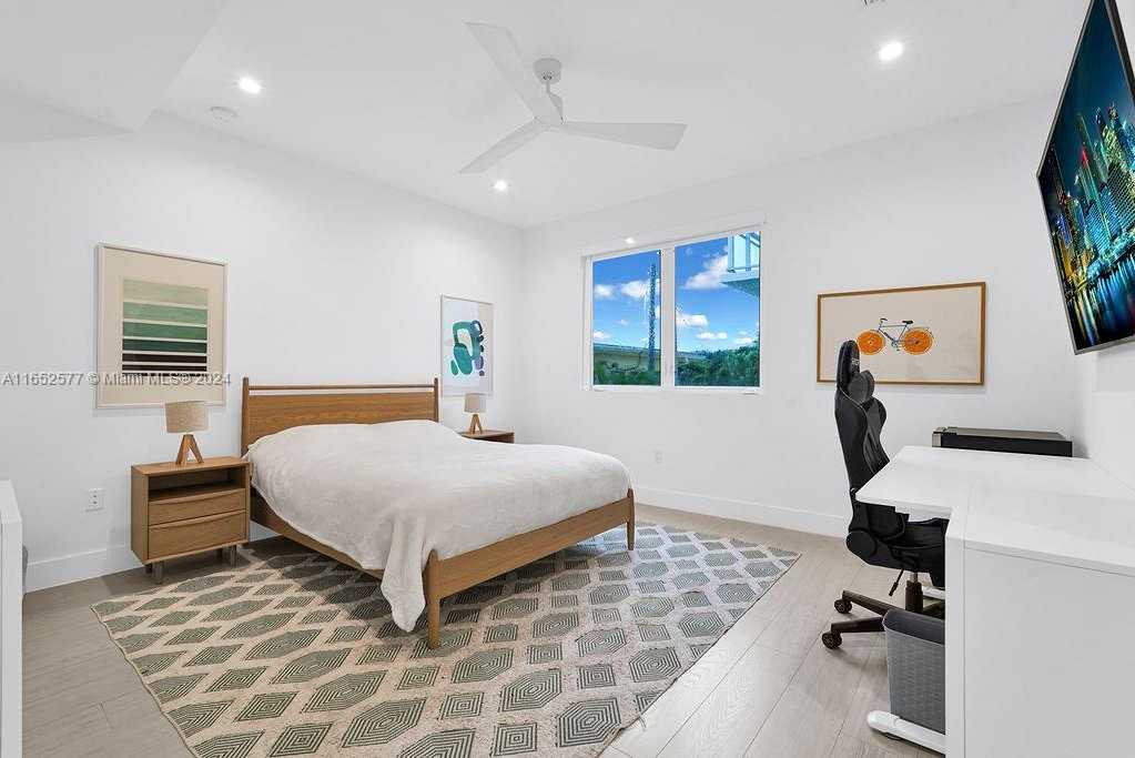 Small Image of 348 DESOTO ST, Hollywood Number 39