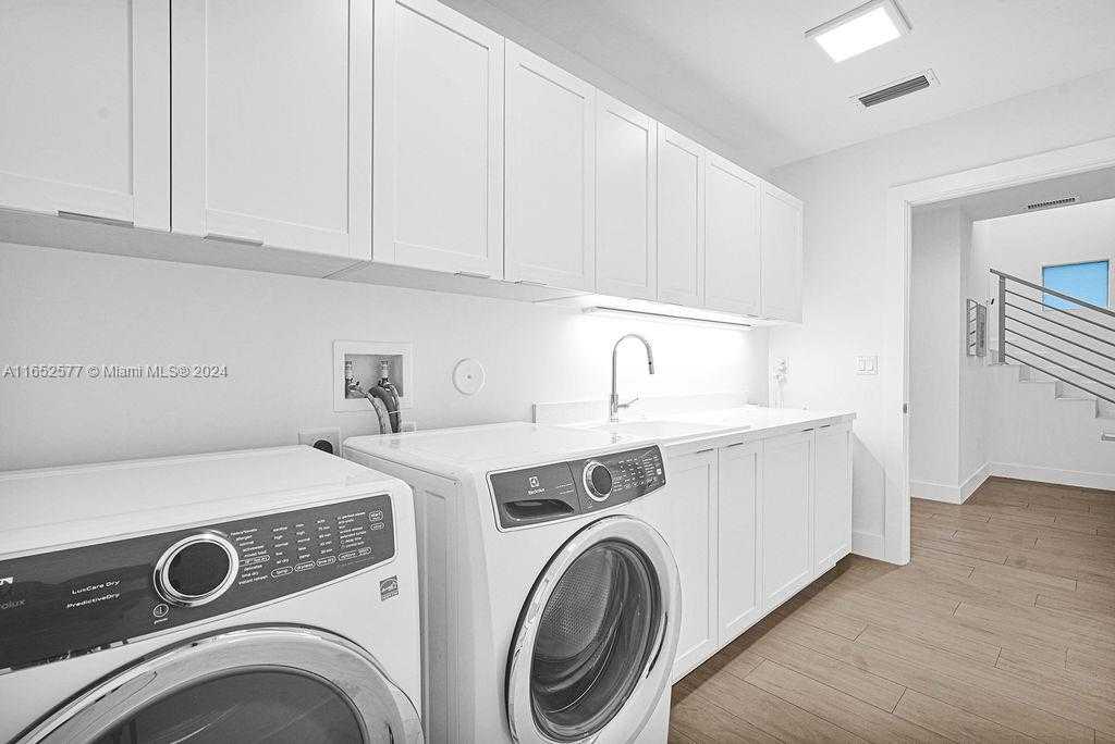Small Image of 348 DESOTO ST, Hollywood Number 51