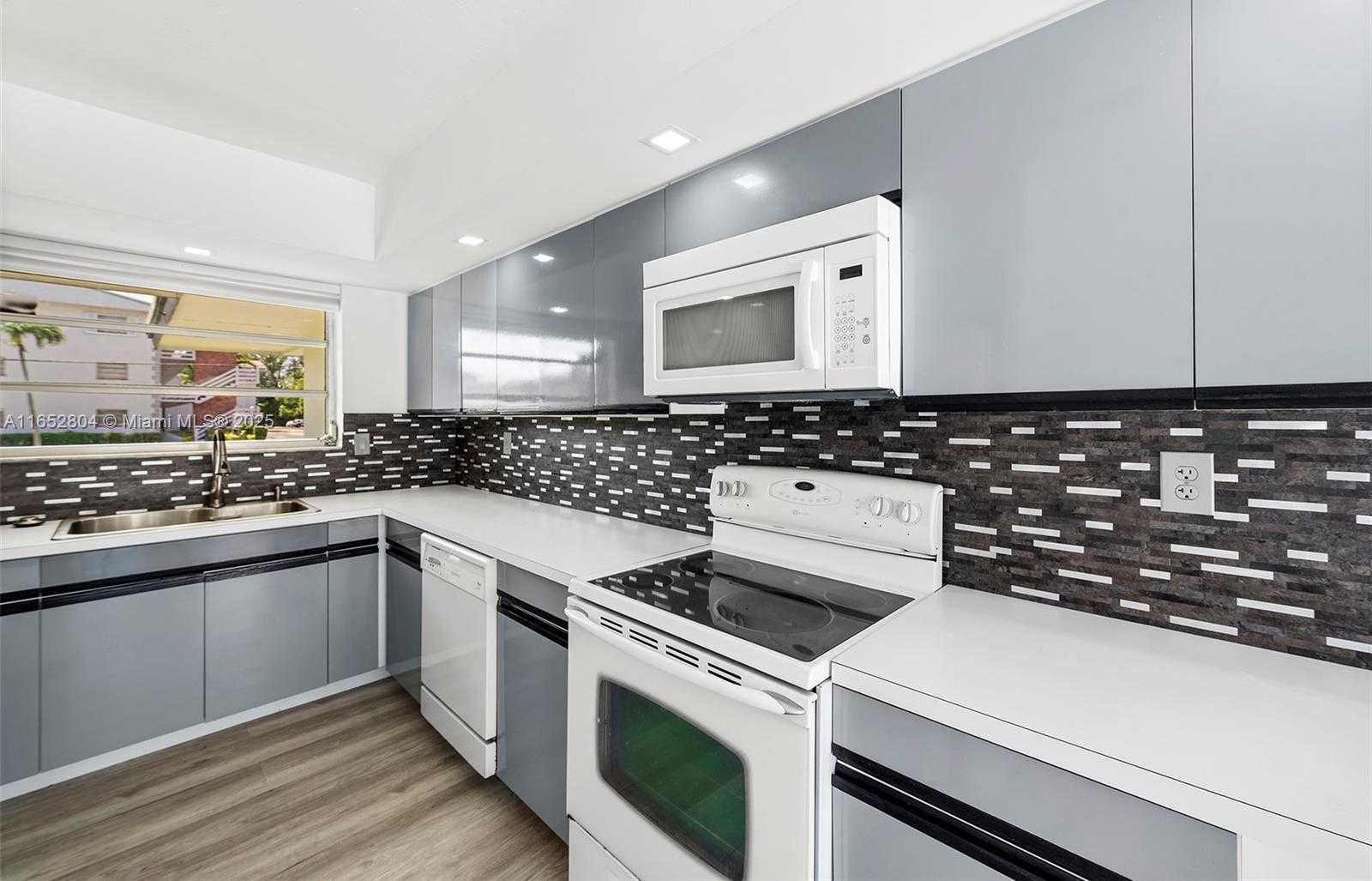 Small Image of 661 LAYNE BLVD, Hallandale Beach Number 17
