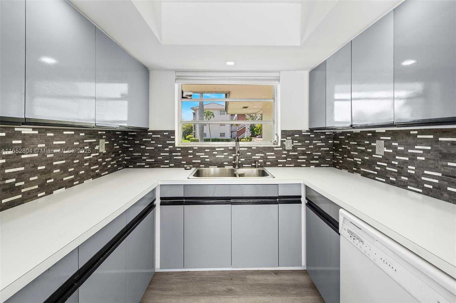 Small Image of 661 LAYNE BLVD, Hallandale Beach Number 19