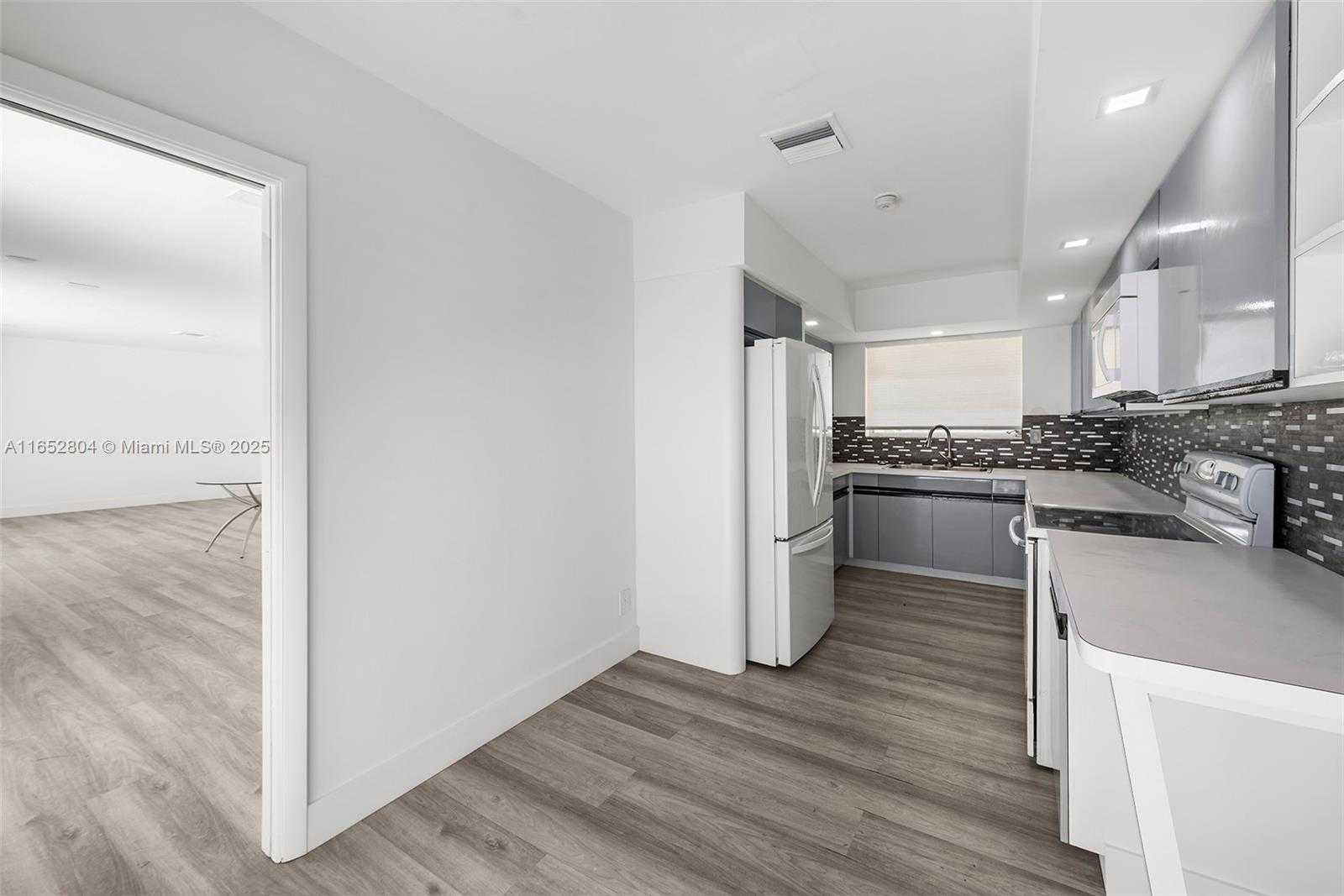 Small Image of 661 LAYNE BLVD, Hallandale Beach Number 20