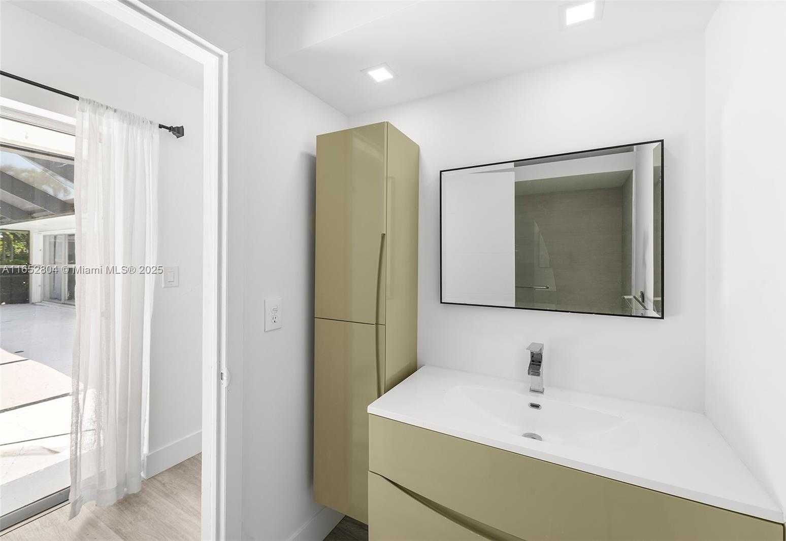 Small Image of 661 LAYNE BLVD, Hallandale Beach Number 22