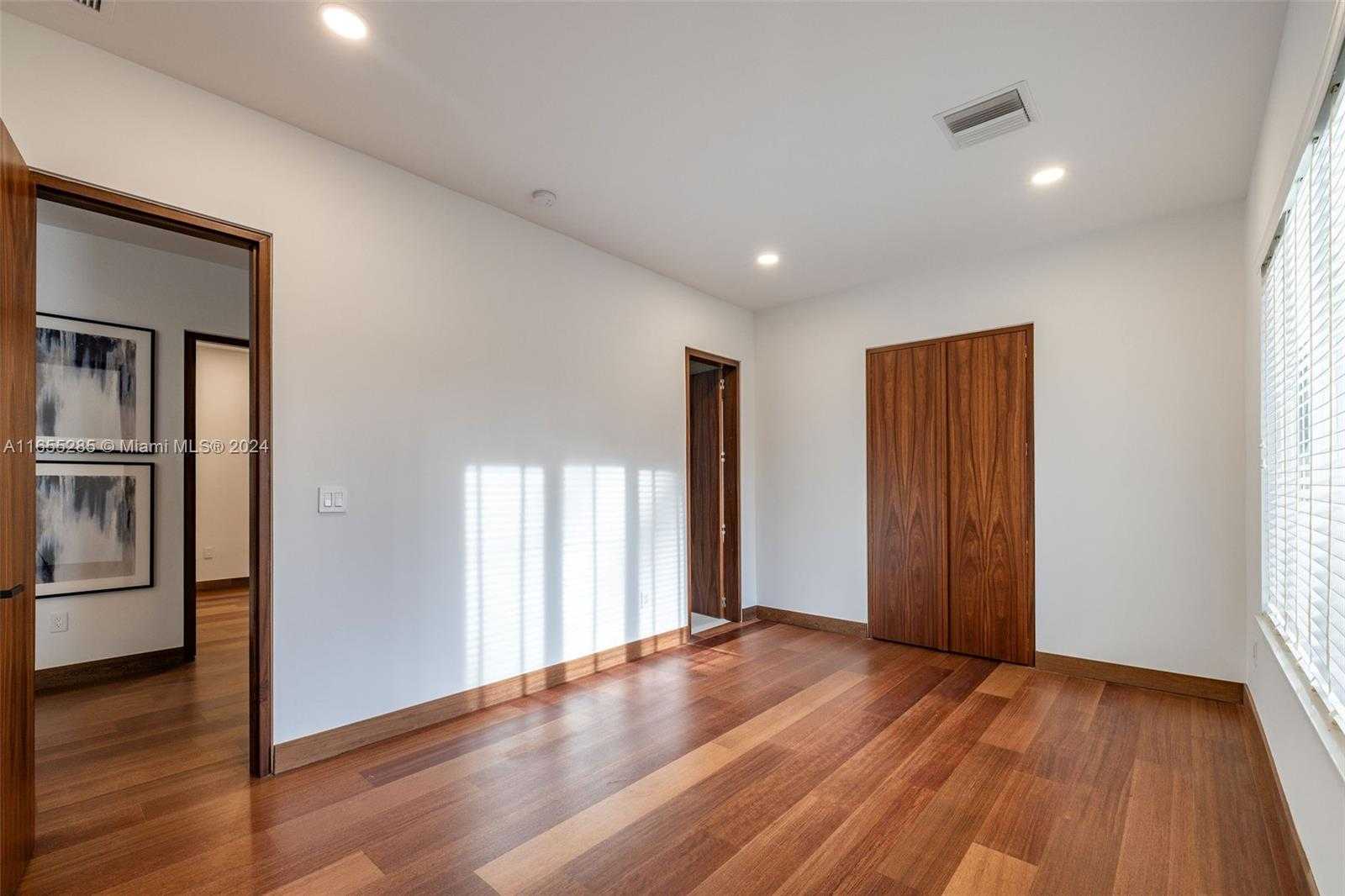 Small Image of 543 HIBISCUS DR, Hallandale Beach Number 10