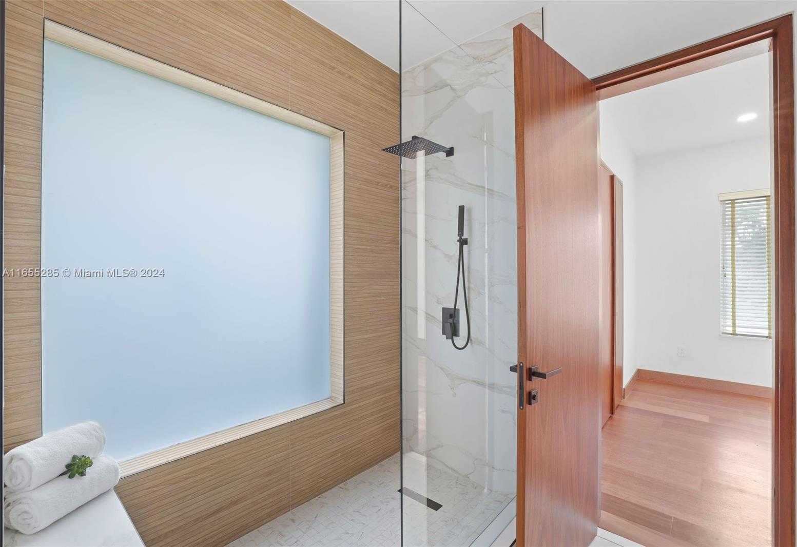 Small Image of 543 HIBISCUS DR, Hallandale Beach Number 13