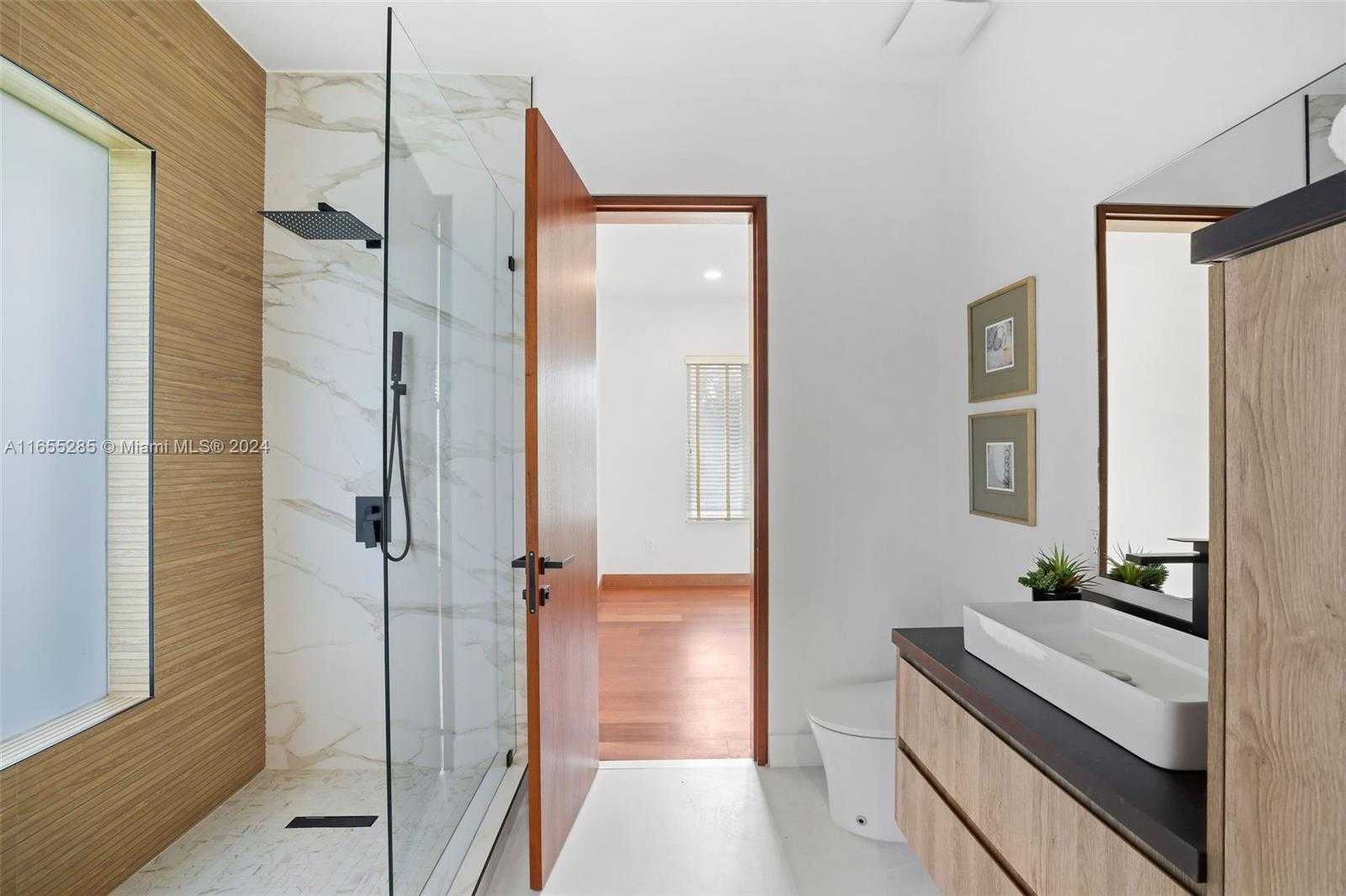 Small Image of 543 HIBISCUS DR, Hallandale Beach Number 14
