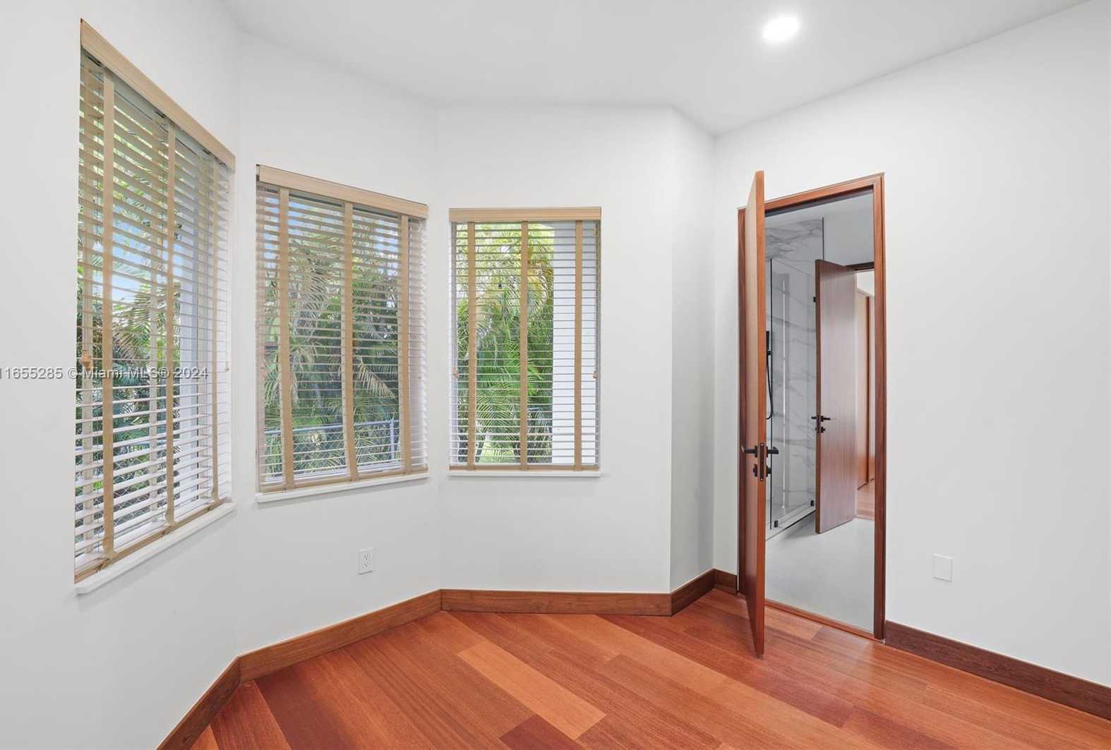 Small Image of 543 HIBISCUS DR, Hallandale Beach Number 20