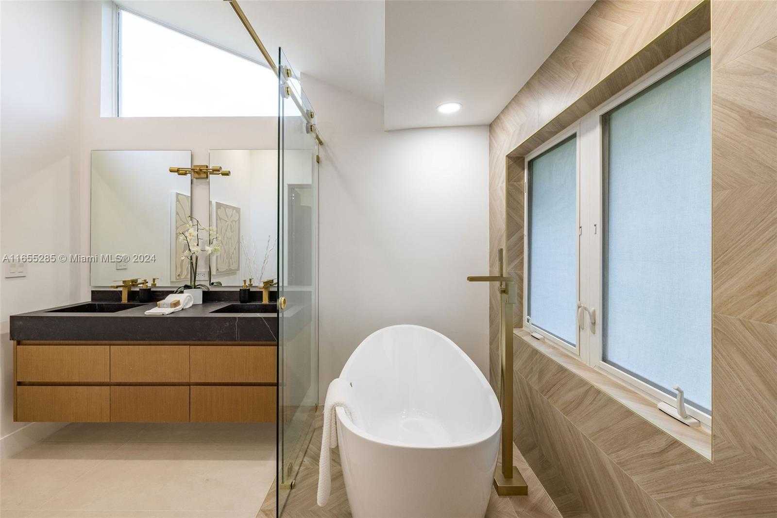 Small Image of 543 HIBISCUS DR, Hallandale Beach Number 27