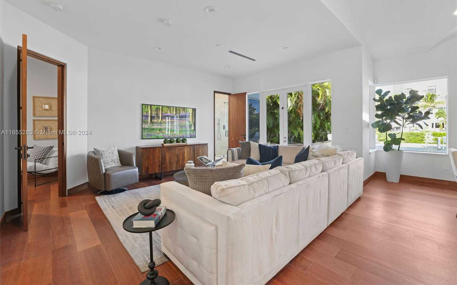 Small Image of 543 HIBISCUS DR, Hallandale Beach Number 32