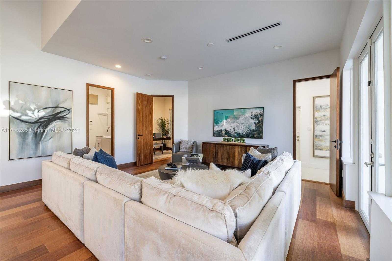 Small Image of 543 HIBISCUS DR, Hallandale Beach Number 34