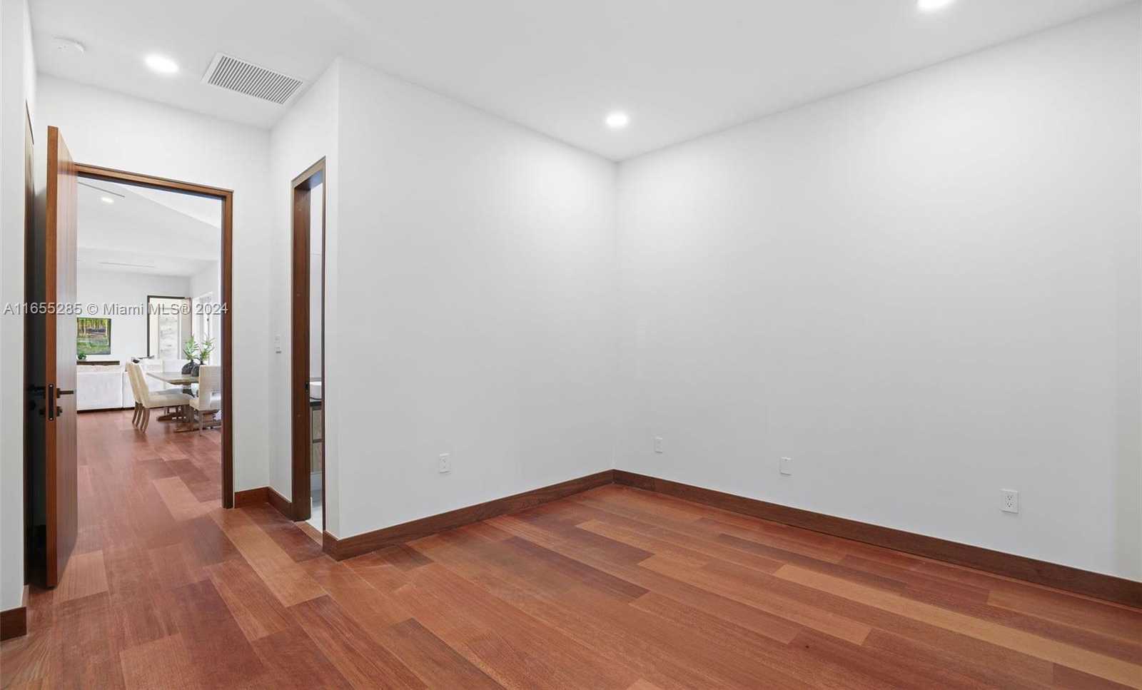 Small Image of 543 HIBISCUS DR, Hallandale Beach Number 37
