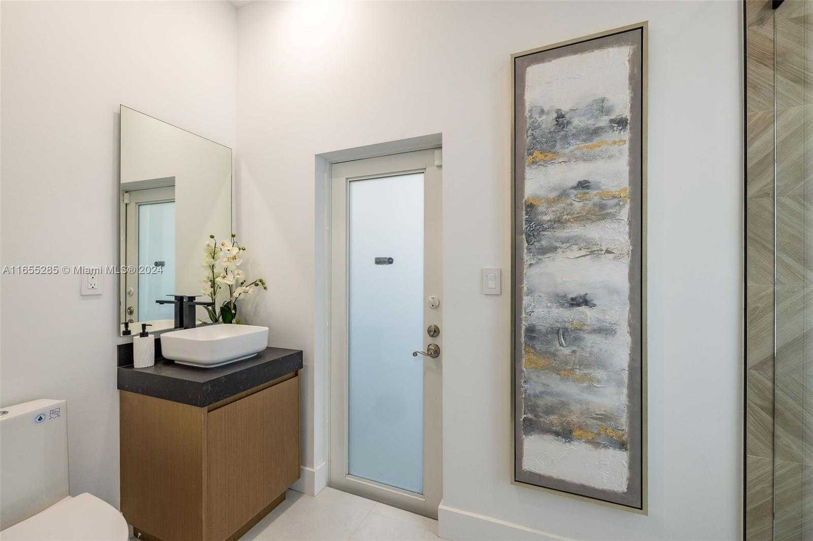 Small Image of 543 HIBISCUS DR, Hallandale Beach Number 38