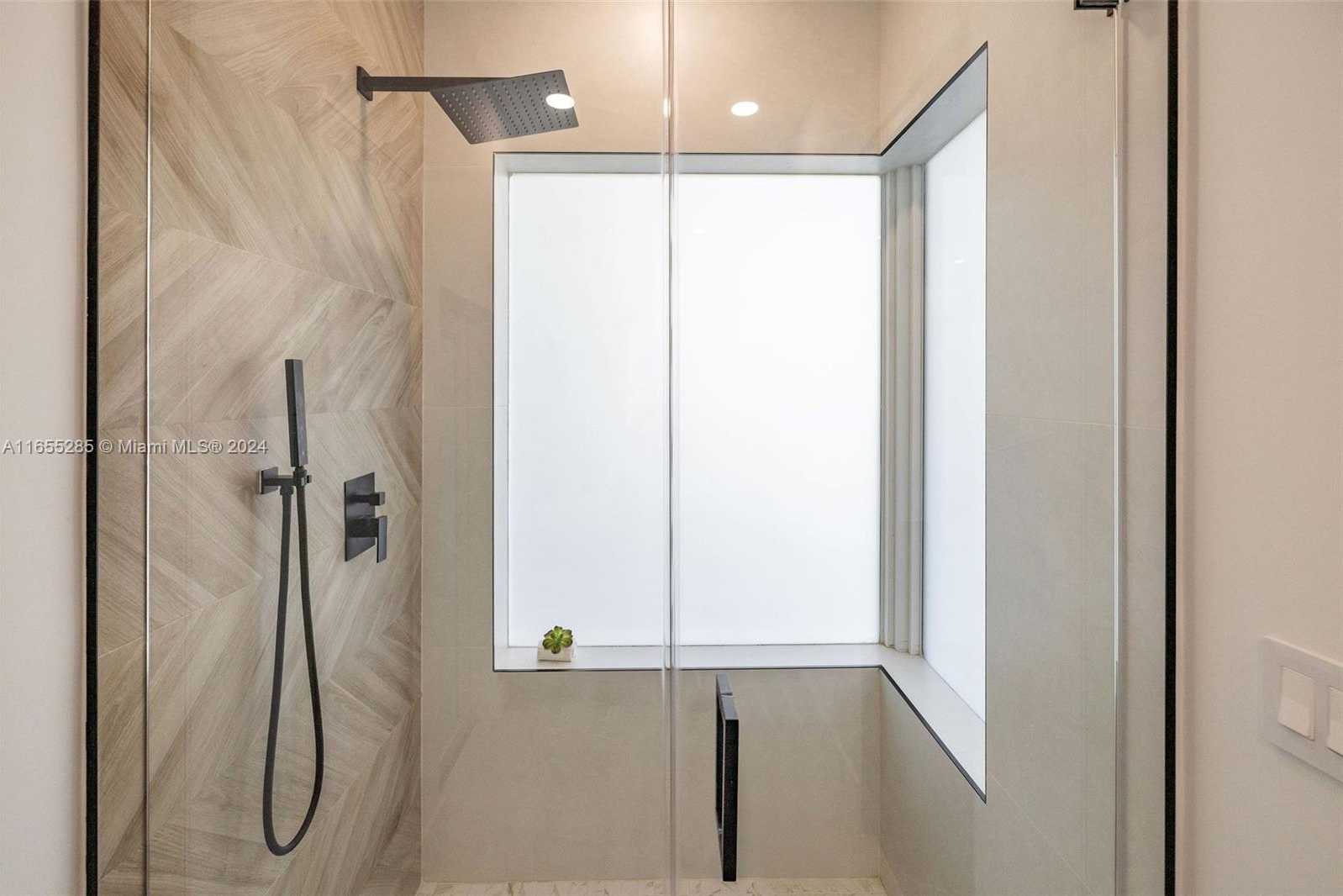 Small Image of 543 HIBISCUS DR, Hallandale Beach Number 39