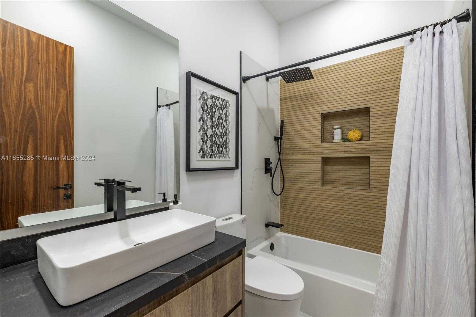 Small Image of 543 HIBISCUS DR, Hallandale Beach Number 41