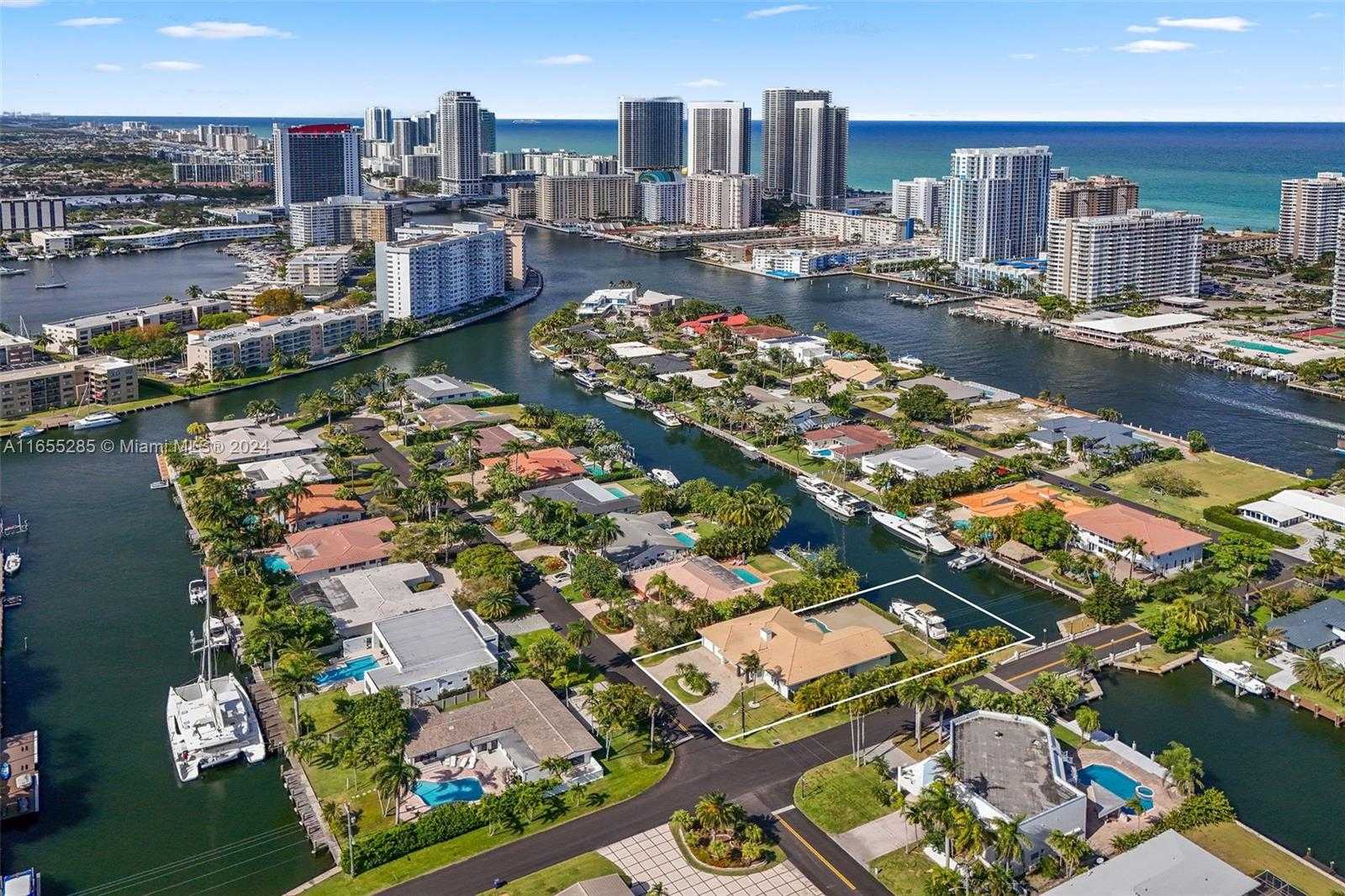 Small Image of 543 HIBISCUS DR, Hallandale Beach Number 55