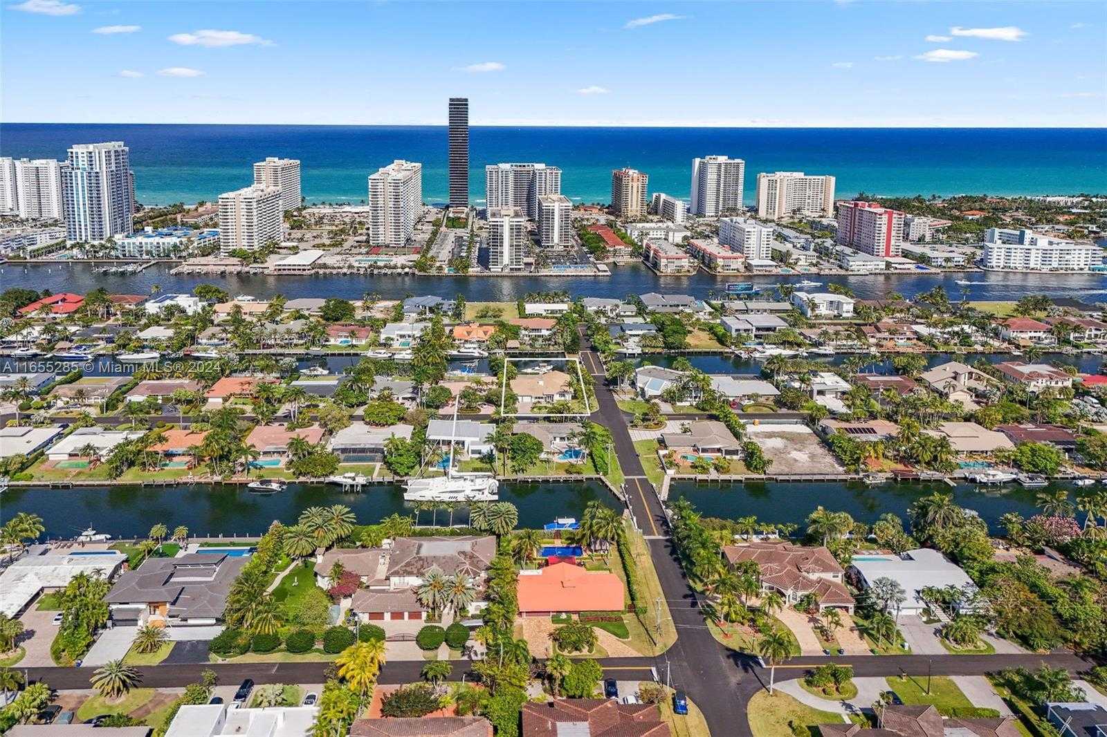 Small Image of 543 HIBISCUS DR, Hallandale Beach Number 57