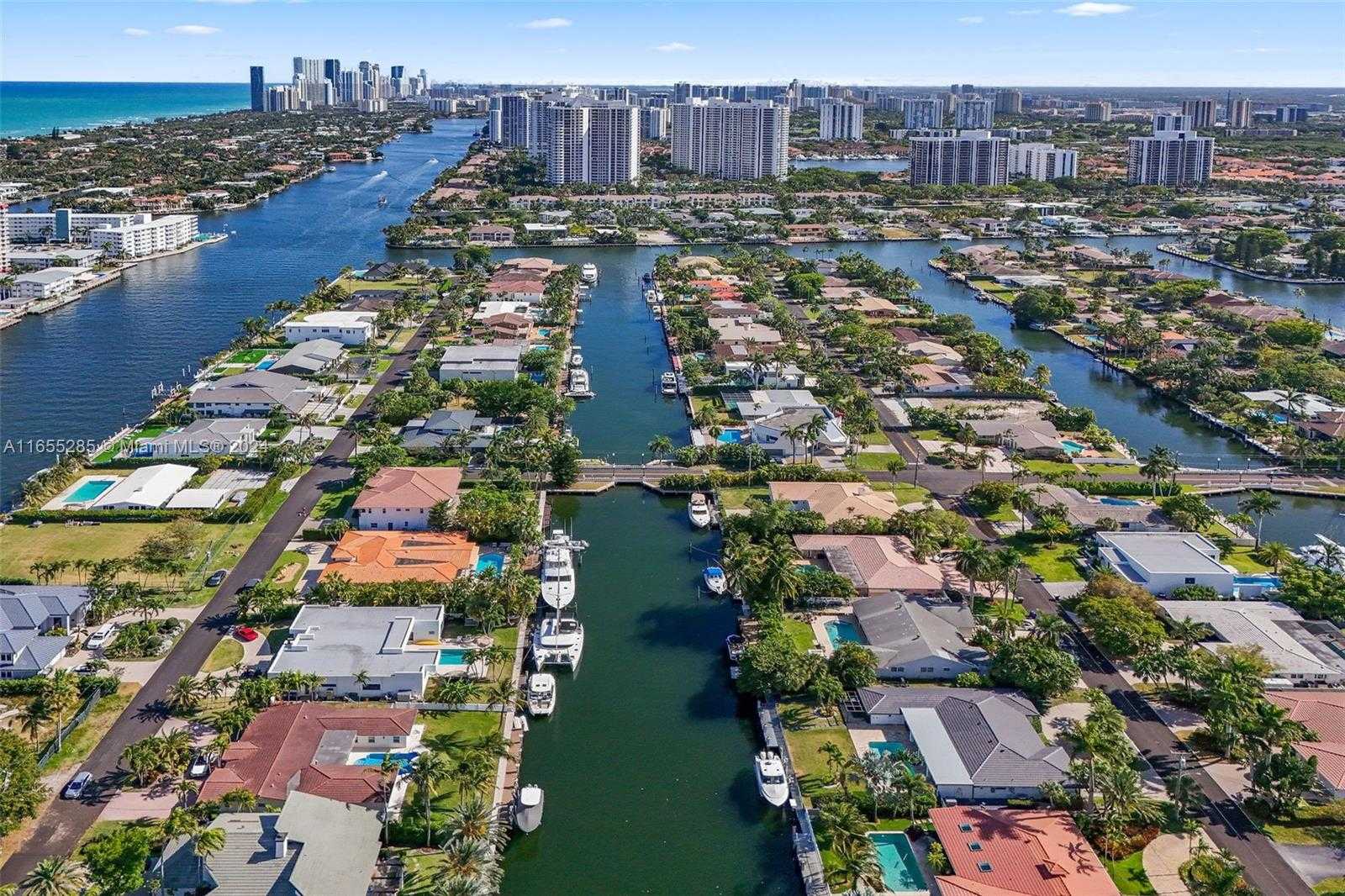 Small Image of 543 HIBISCUS DR, Hallandale Beach Number 58