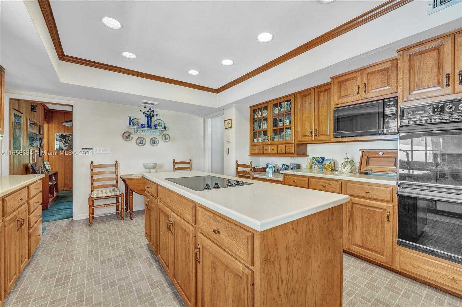 Small Image of 19400 SOUTH WEST 232ND ST, Miami Number 10
