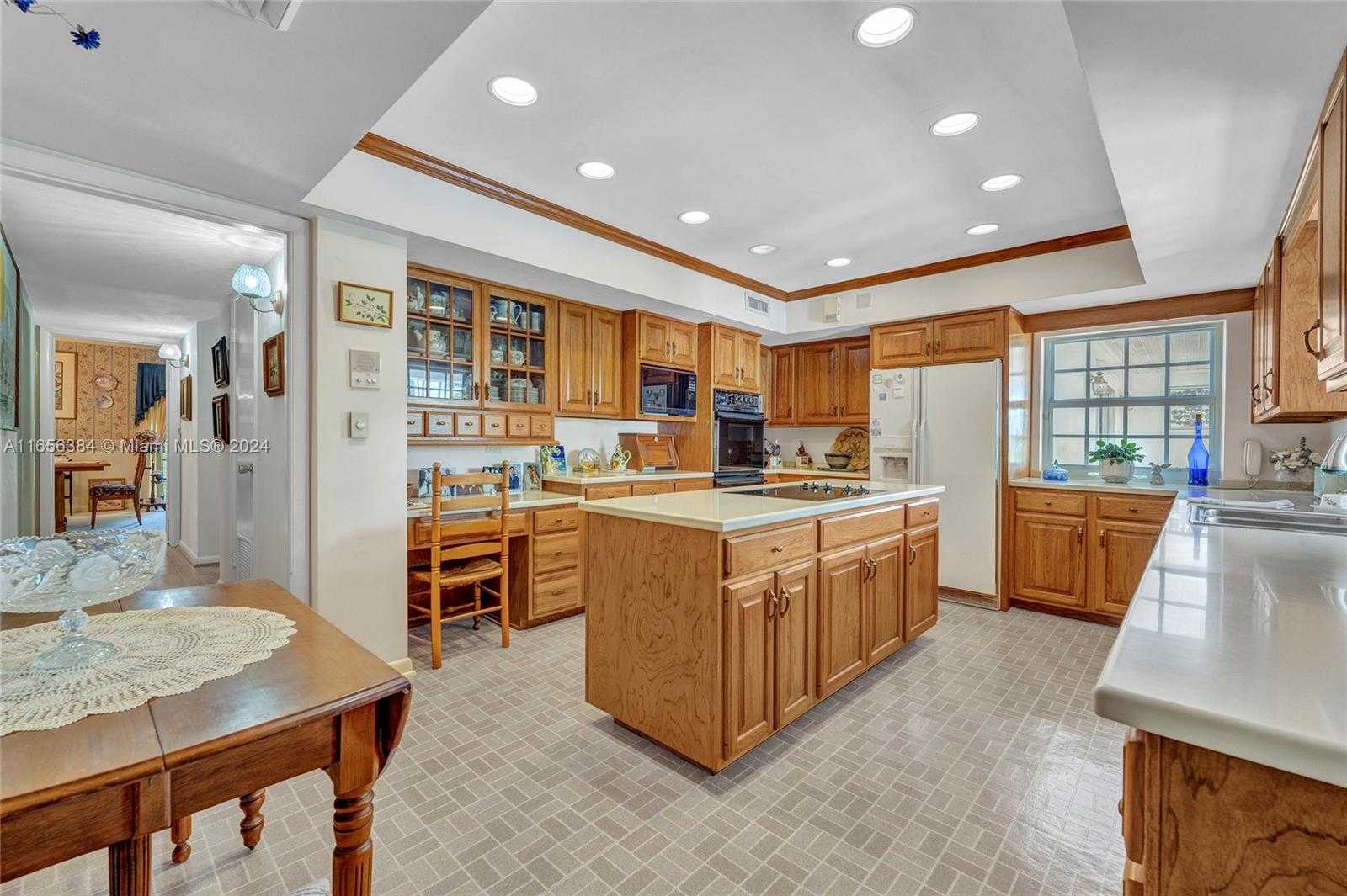 Small Image of 19400 SOUTH WEST 232ND ST, Miami Number 11
