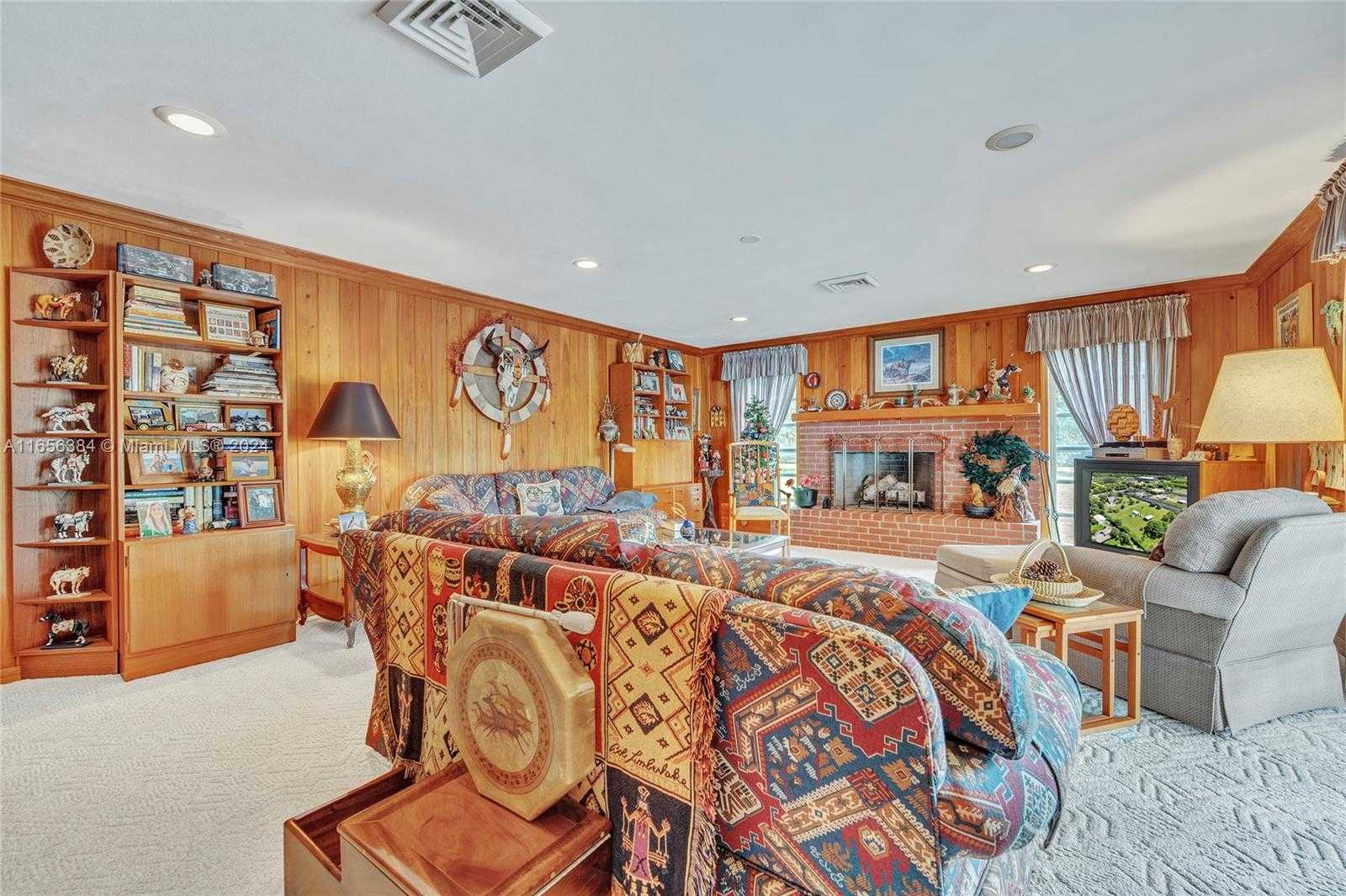 Small Image of 19400 SOUTH WEST 232ND ST, Miami Number 16
