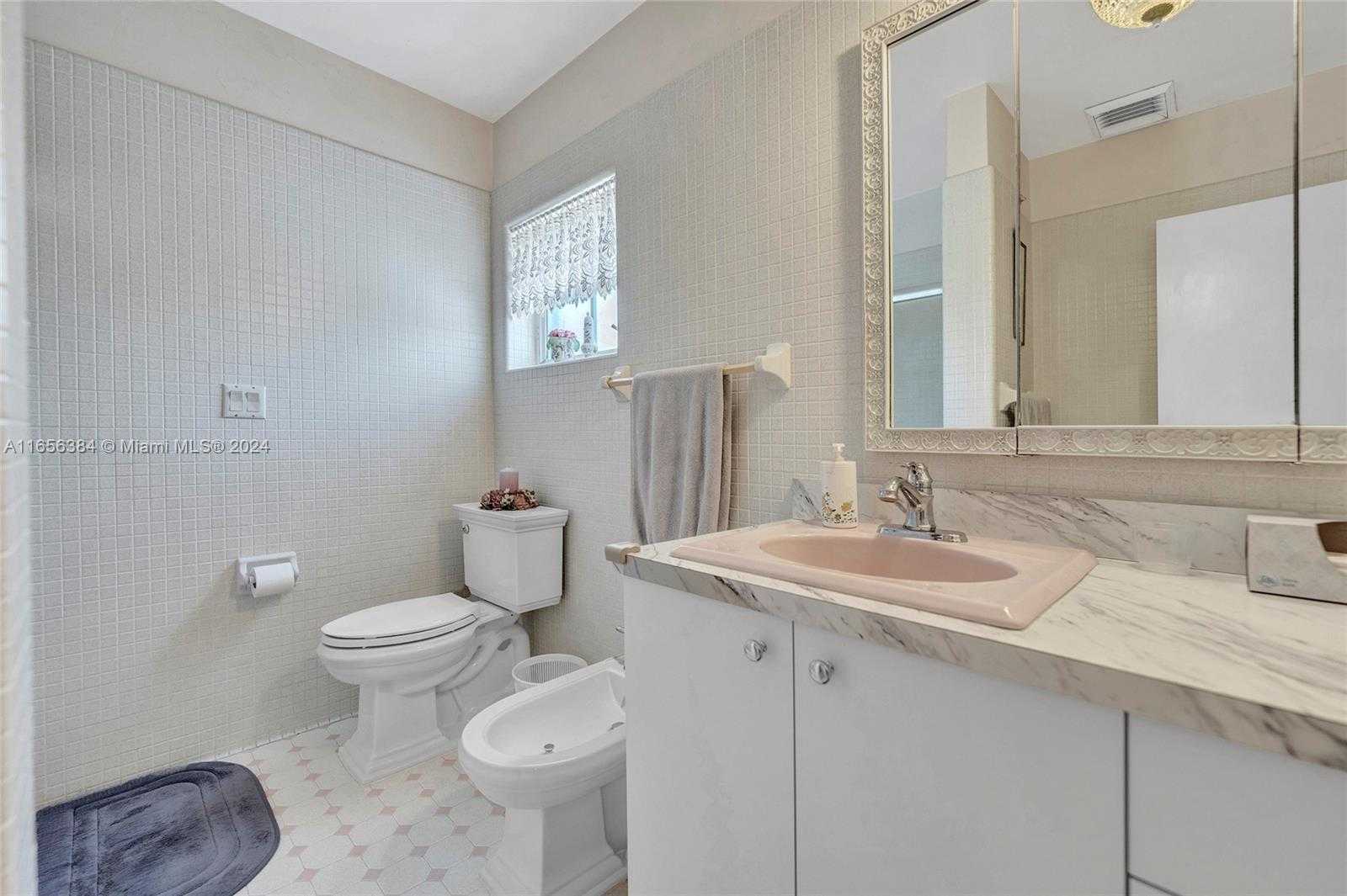 Small Image of 19400 SOUTH WEST 232ND ST, Miami Number 24