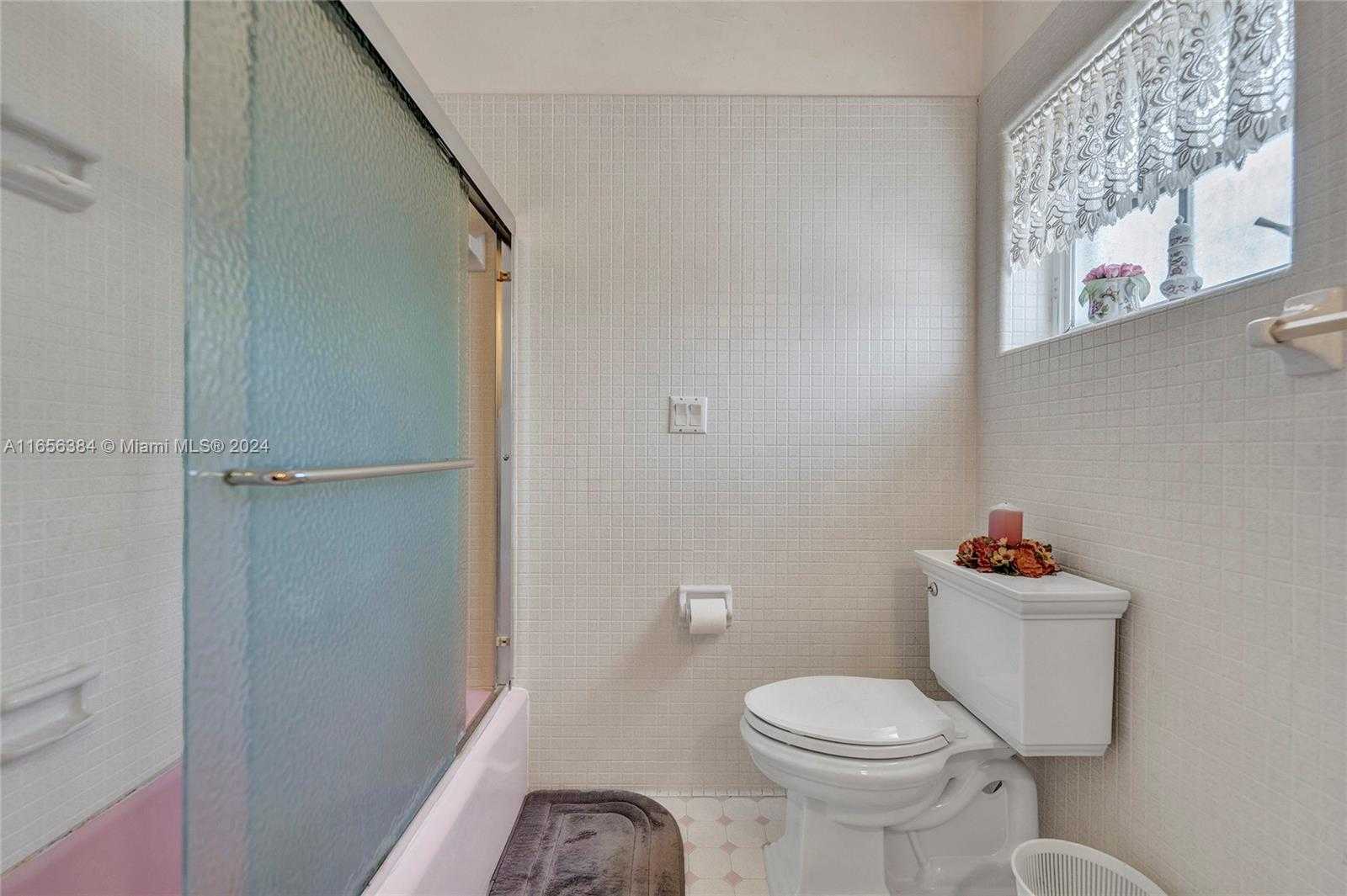 Small Image of 19400 SOUTH WEST 232ND ST, Miami Number 25