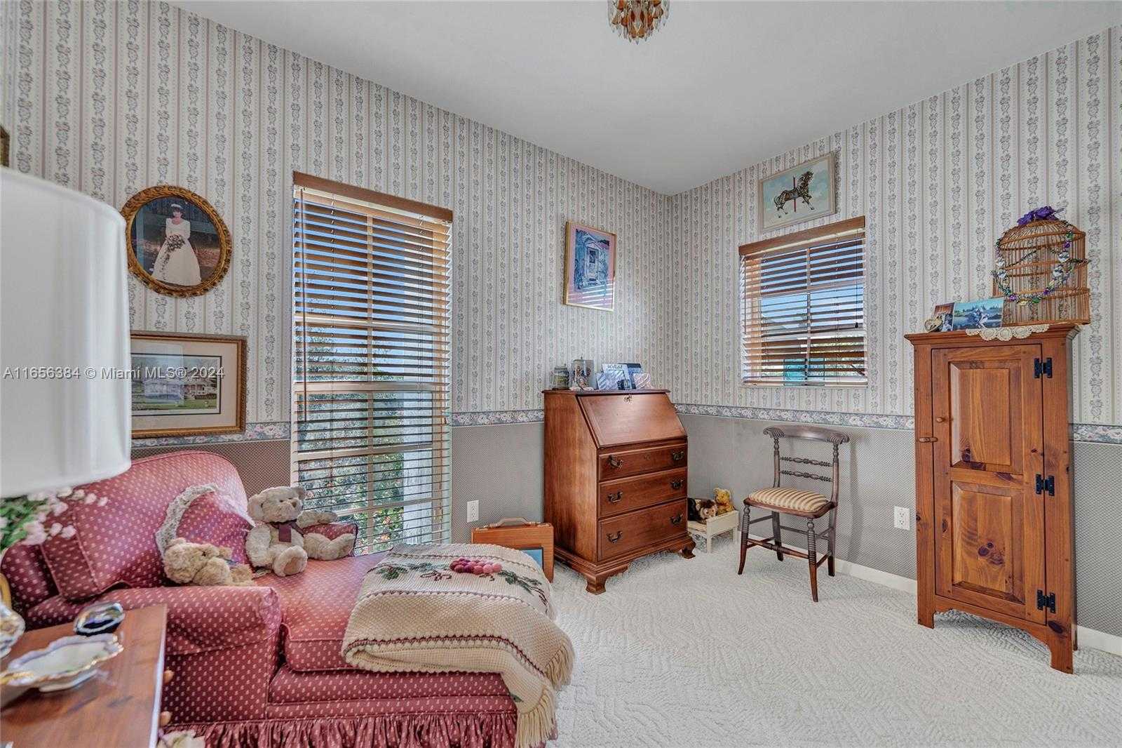Small Image of 19400 SOUTH WEST 232ND ST, Miami Number 29