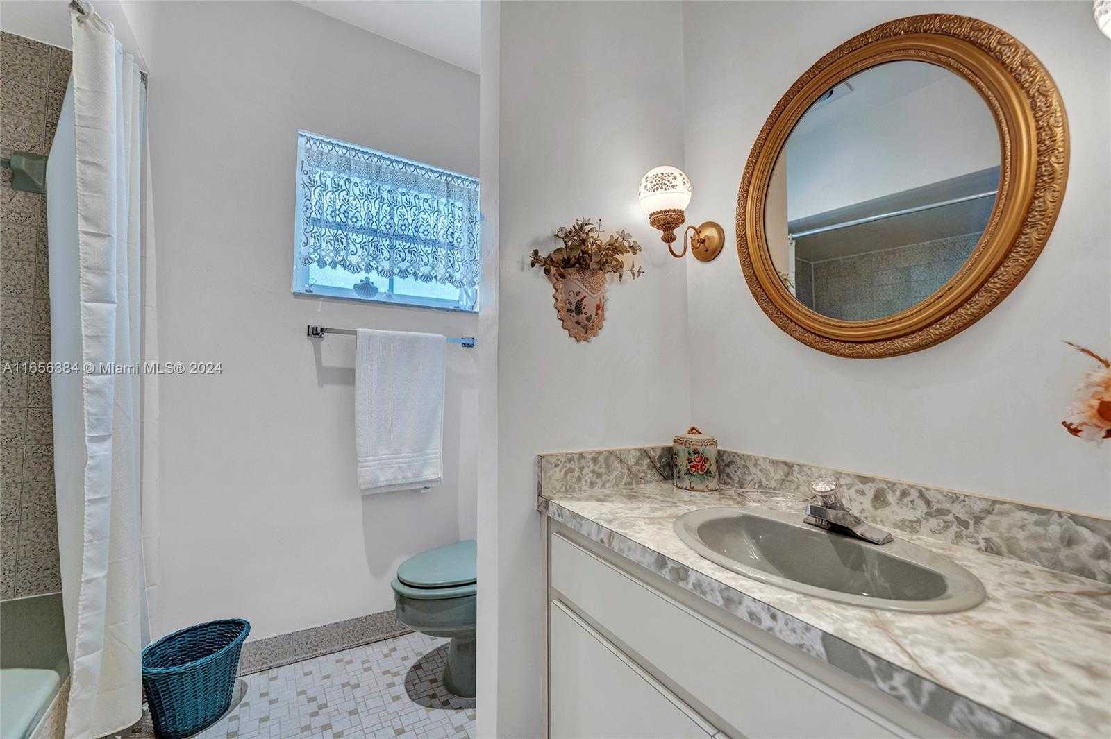 Small Image of 19400 SOUTH WEST 232ND ST, Miami Number 32